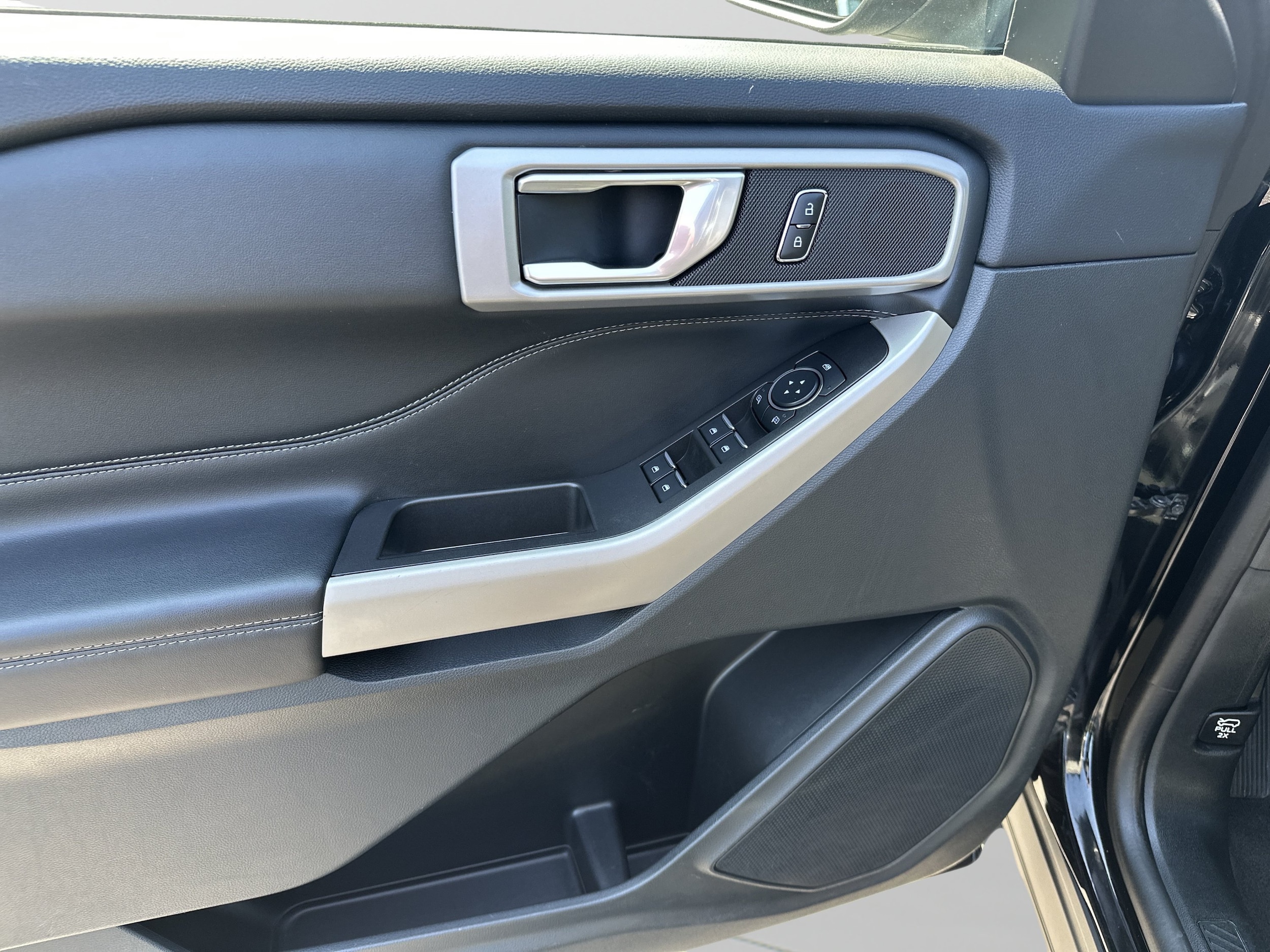 2023 Ford Explorer XLT - Photo 9