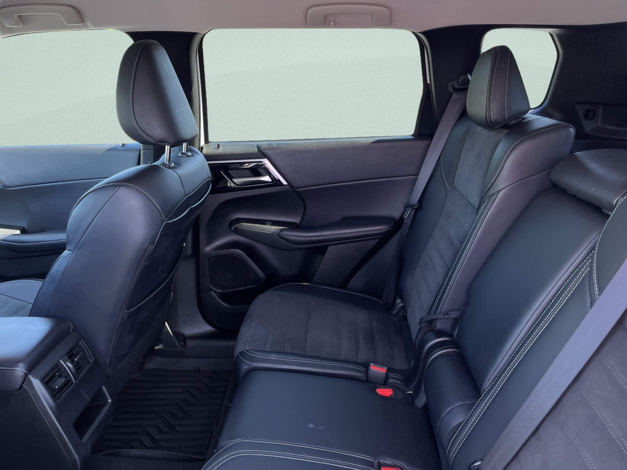 2024 Mitsubishi Outlander - Photo 21