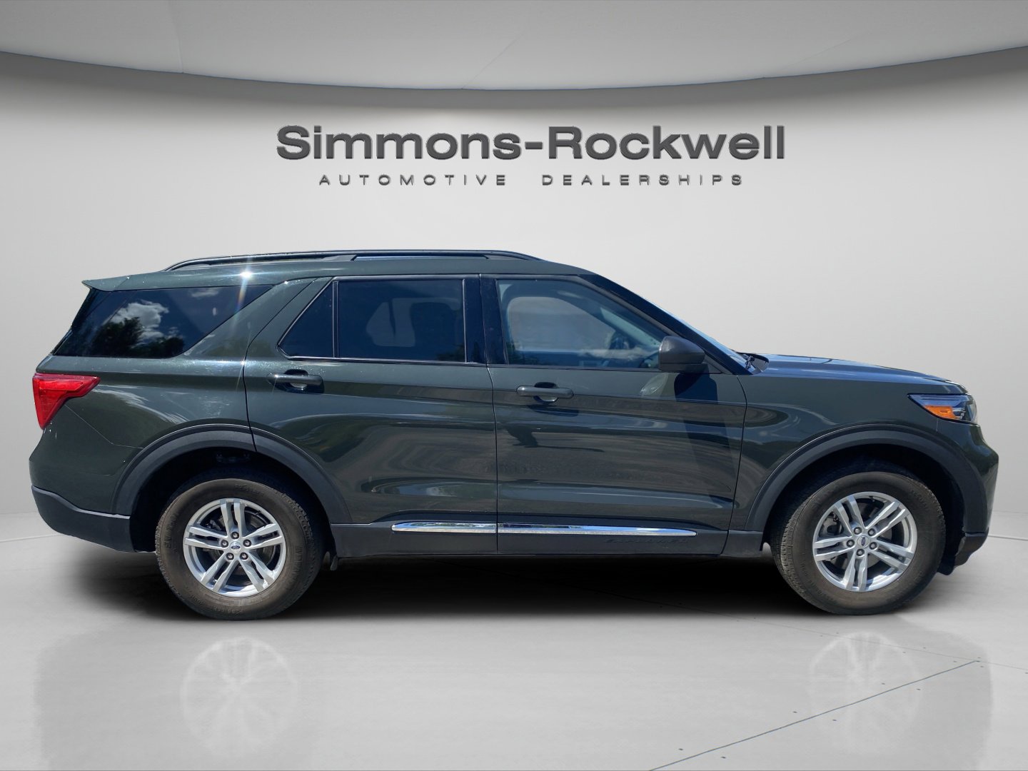 2023 Ford Explorer XLT photo 2