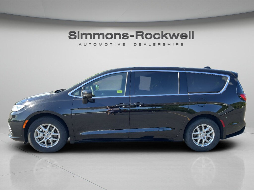 Used 2025 Chrysler Pacifica Select Van Passenger Van