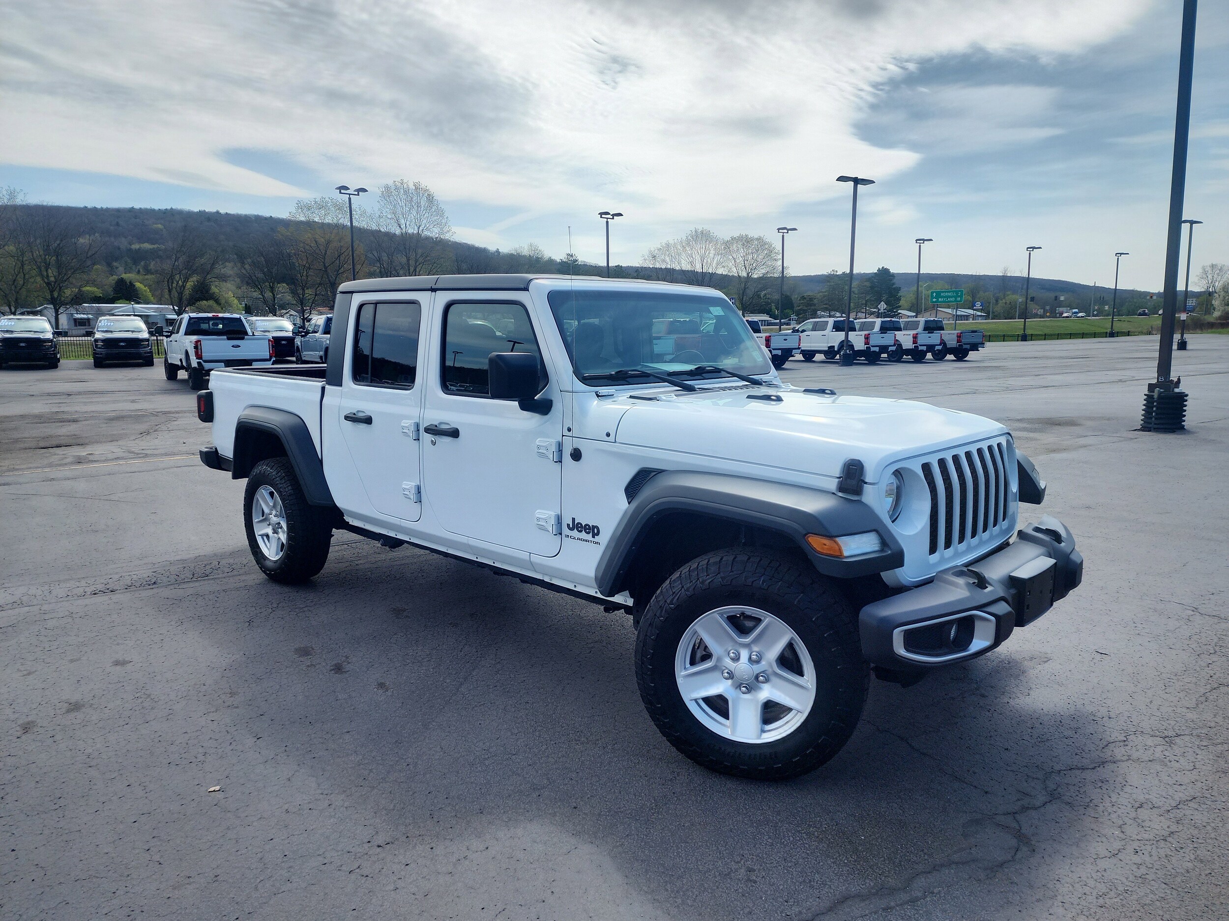 2023 Jeep Gladiator Sport S photo 3