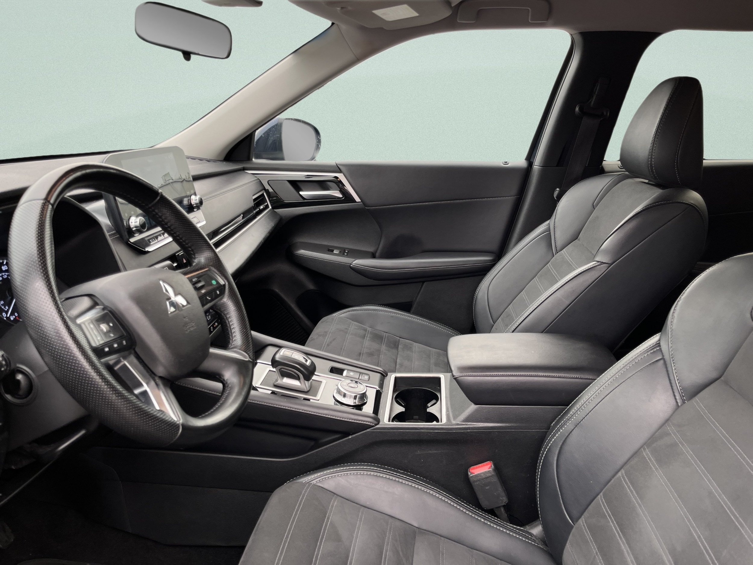 2024 Mitsubishi Outlander SE - Photo 13