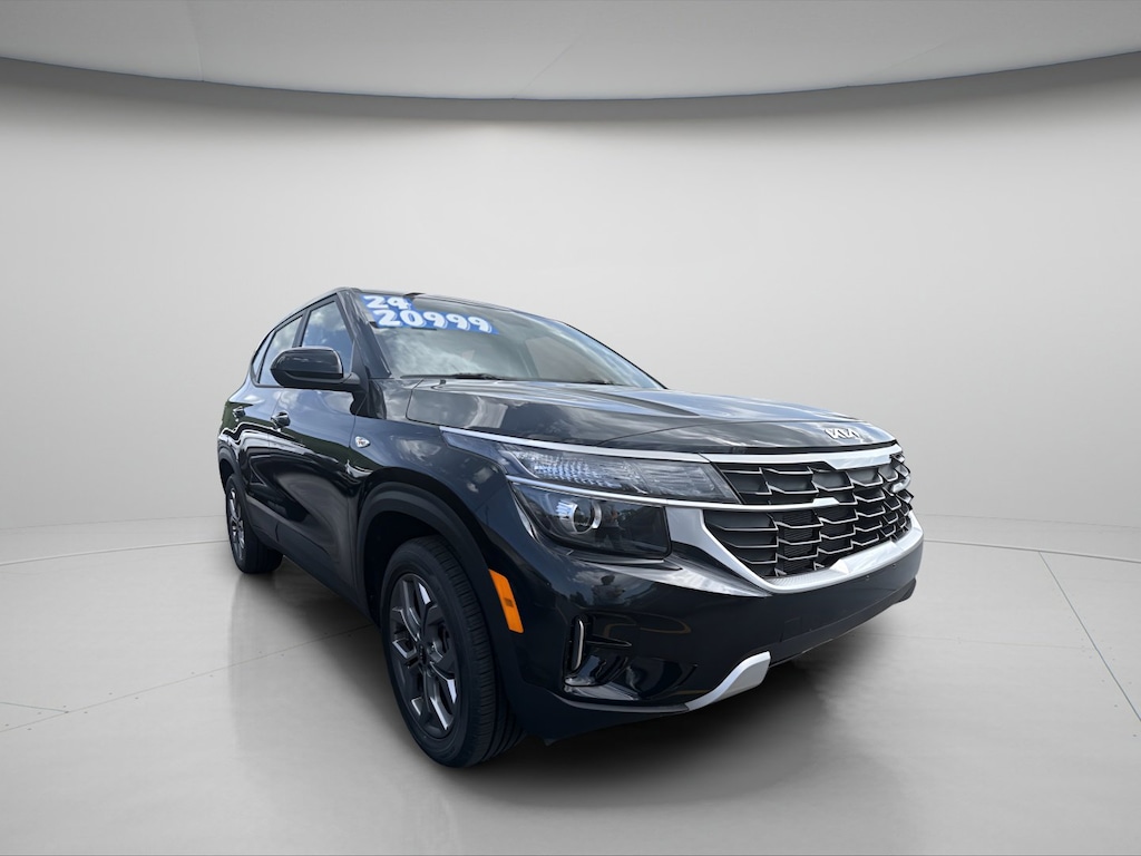 Used 2024 Kia Seltos LX SUV