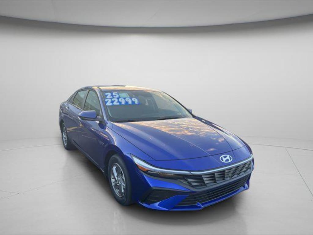 New 2025 Hyundai Elantra SE Sedan