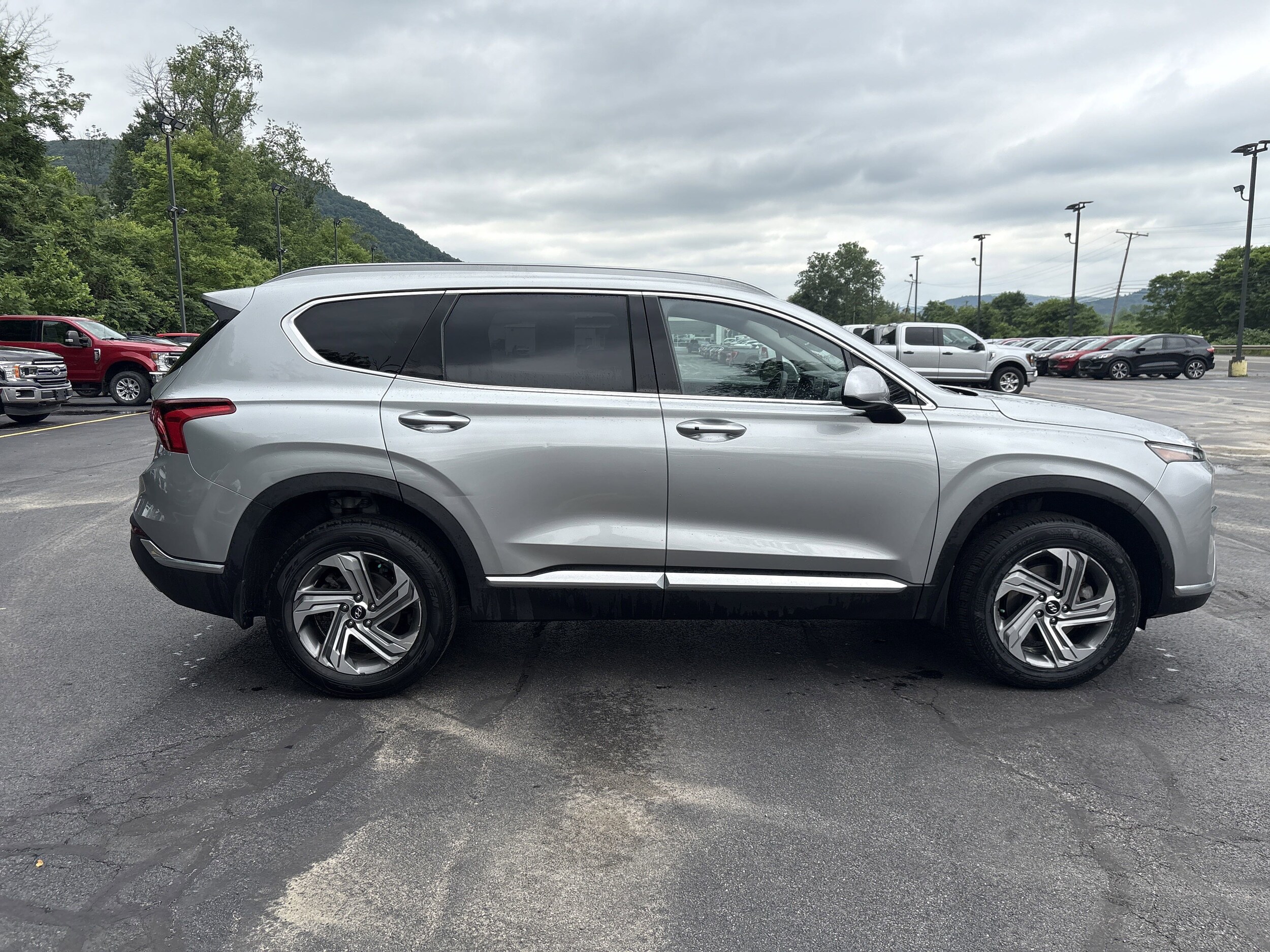 2022 Hyundai Santa Fe SEL photo 3