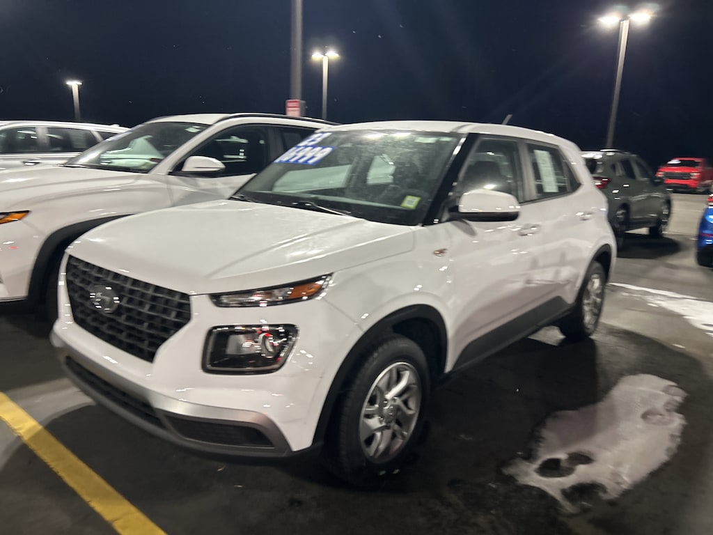 Used 2023 Hyundai Venue SE SUV