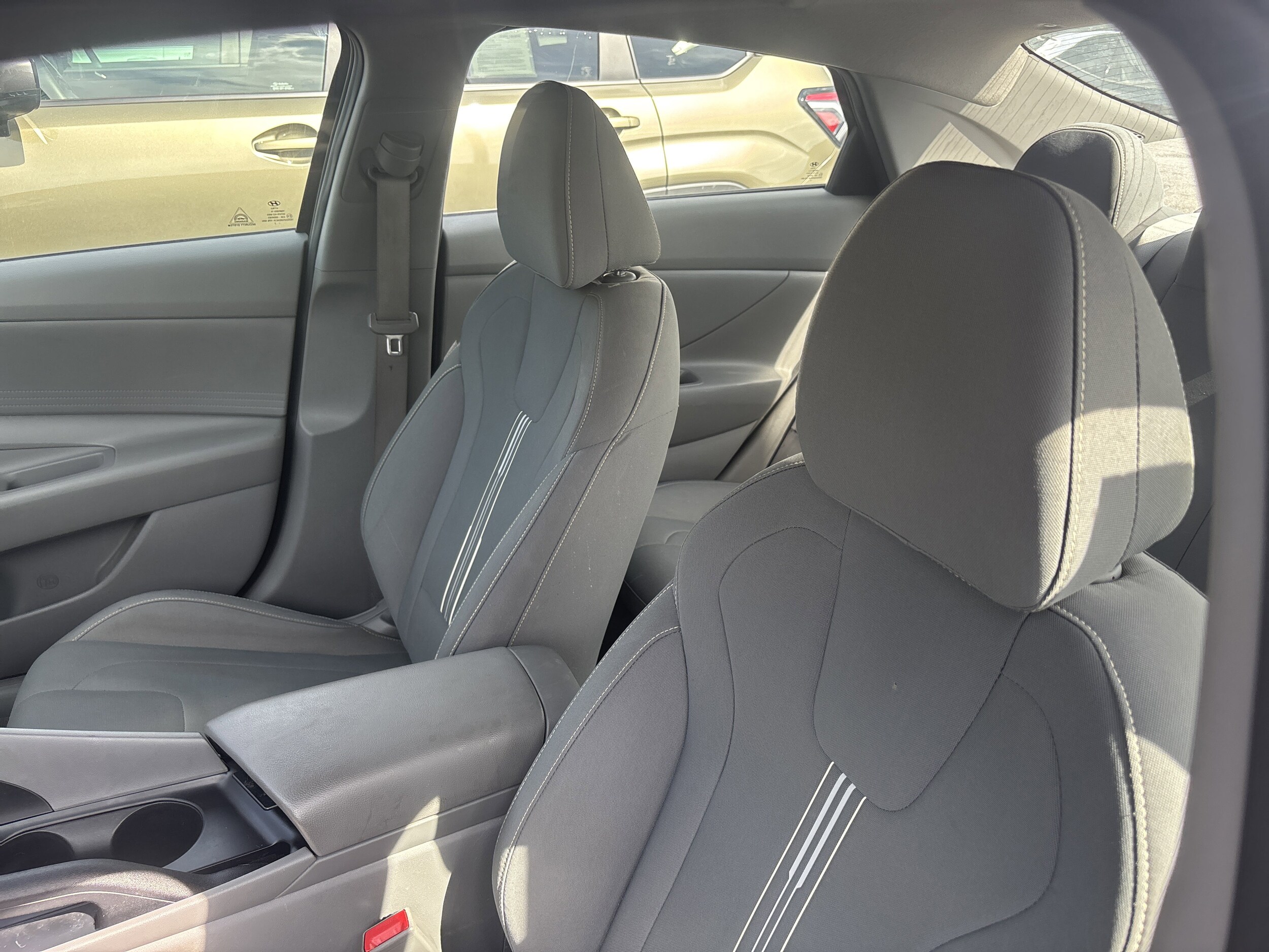 2023 Hyundai Elantra SEL photo 3