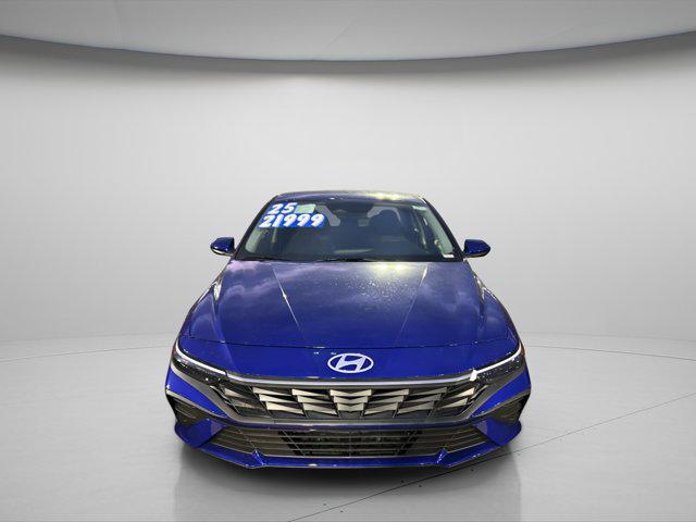 2025 Hyundai Elantra SE's photo