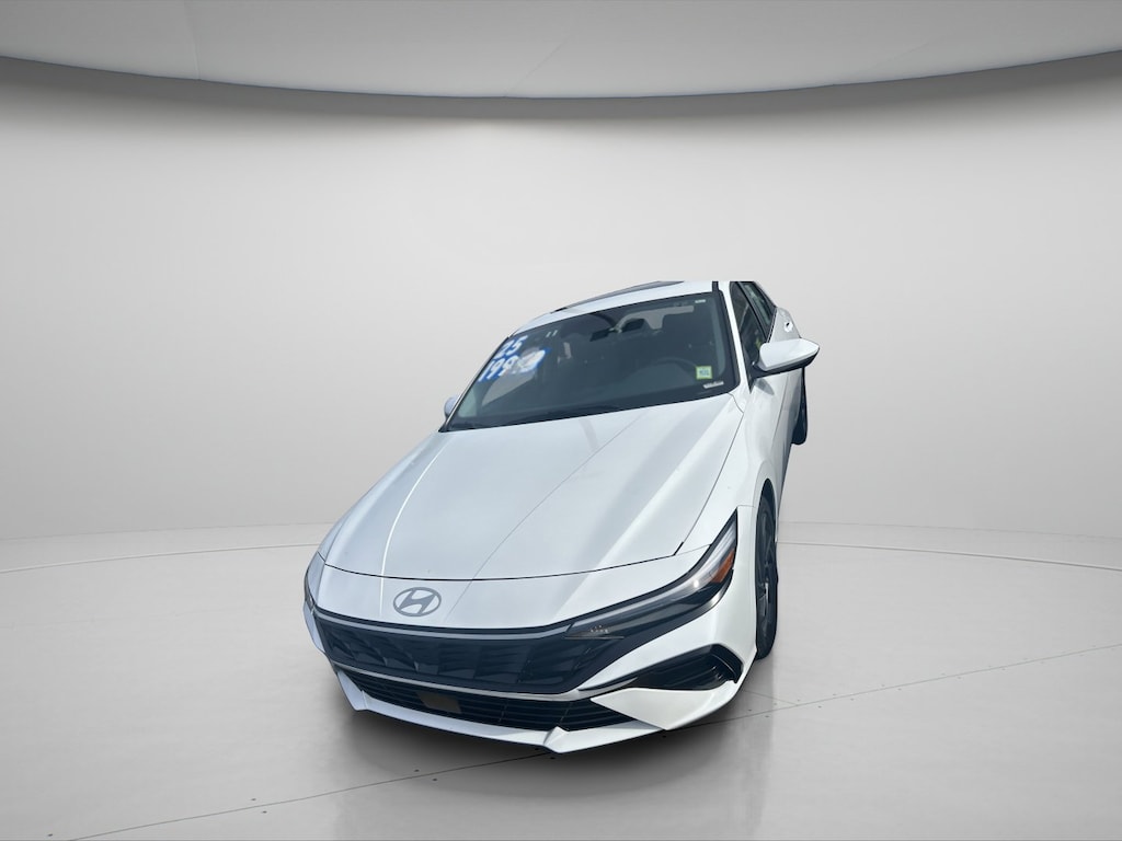 Used 2025 Hyundai Elantra SEL Convenience Sedan