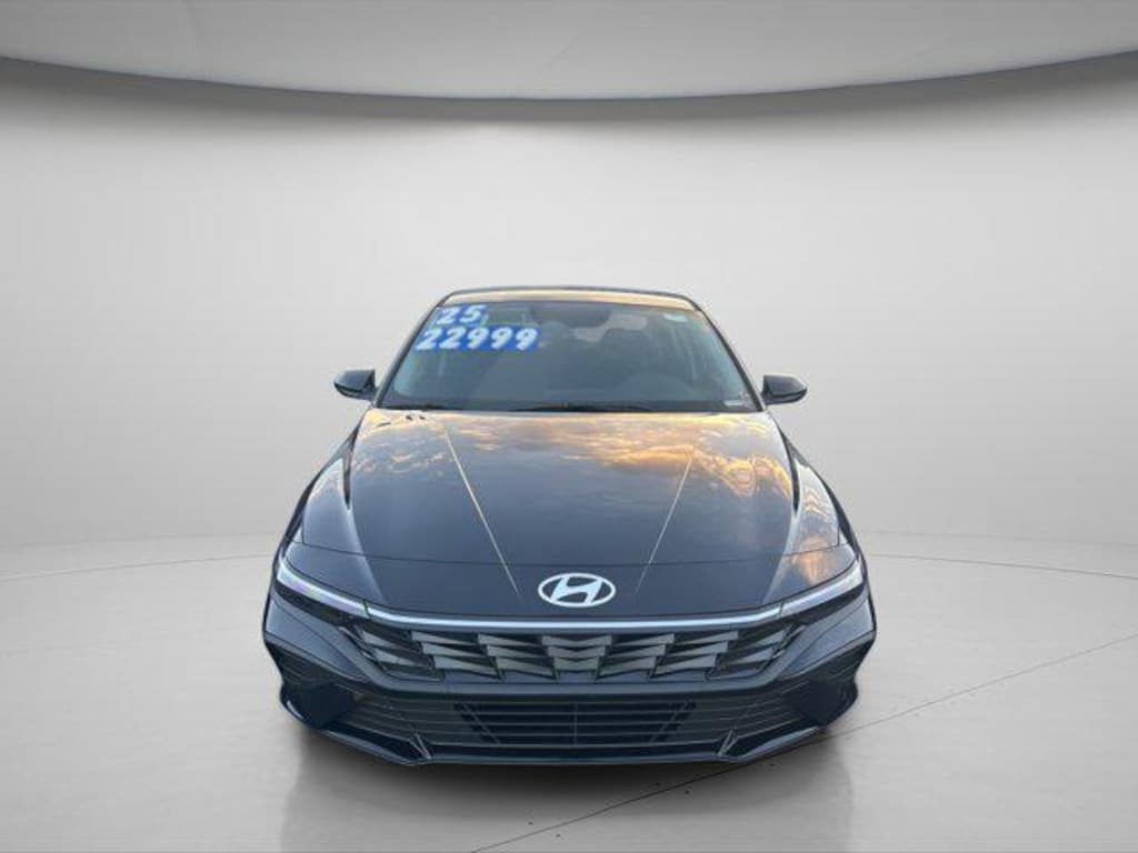 New 2025 Hyundai Elantra SE Sedan