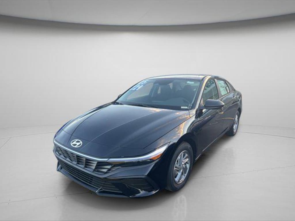 New 2025 Hyundai Elantra SE Sedan