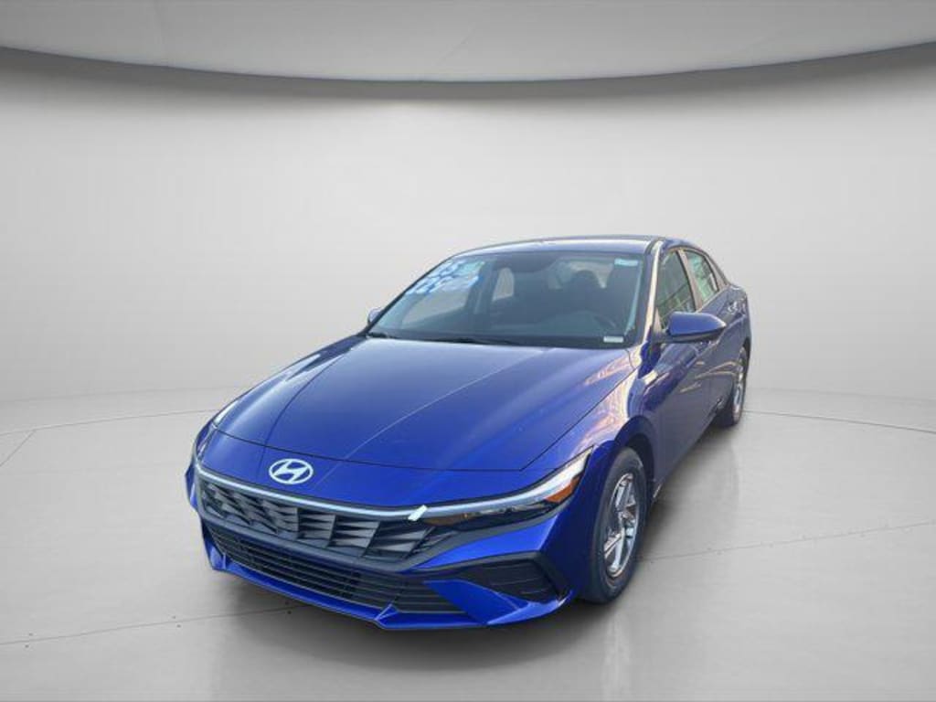 New 2025 Hyundai Elantra SE Sedan