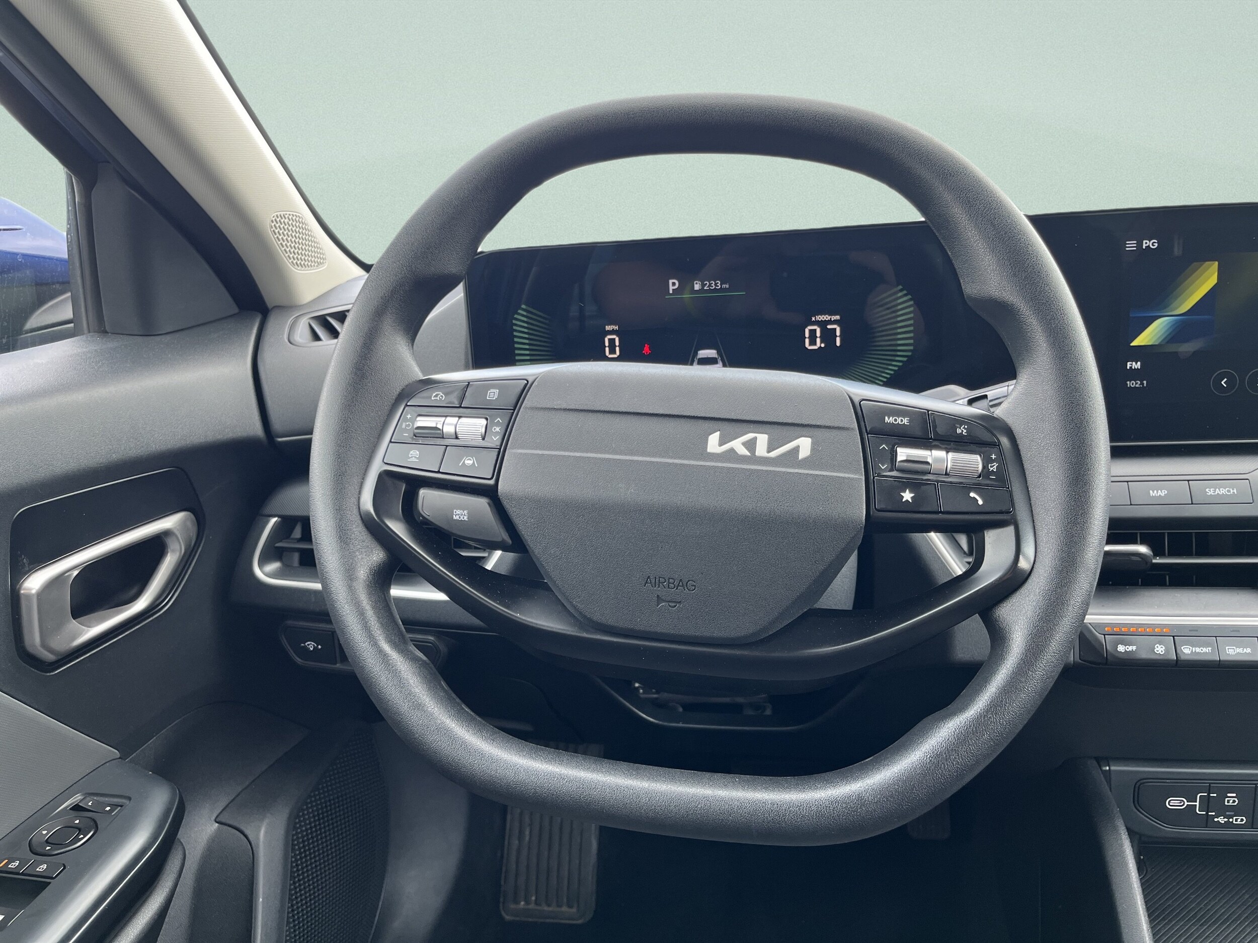 2025 Kia K4 LXS - Photo 27