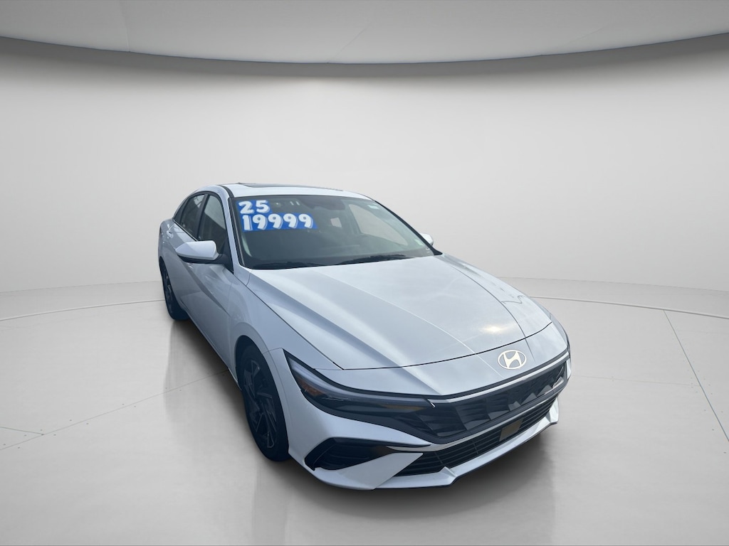 Used 2025 Hyundai Elantra SEL Convenience Sedan
