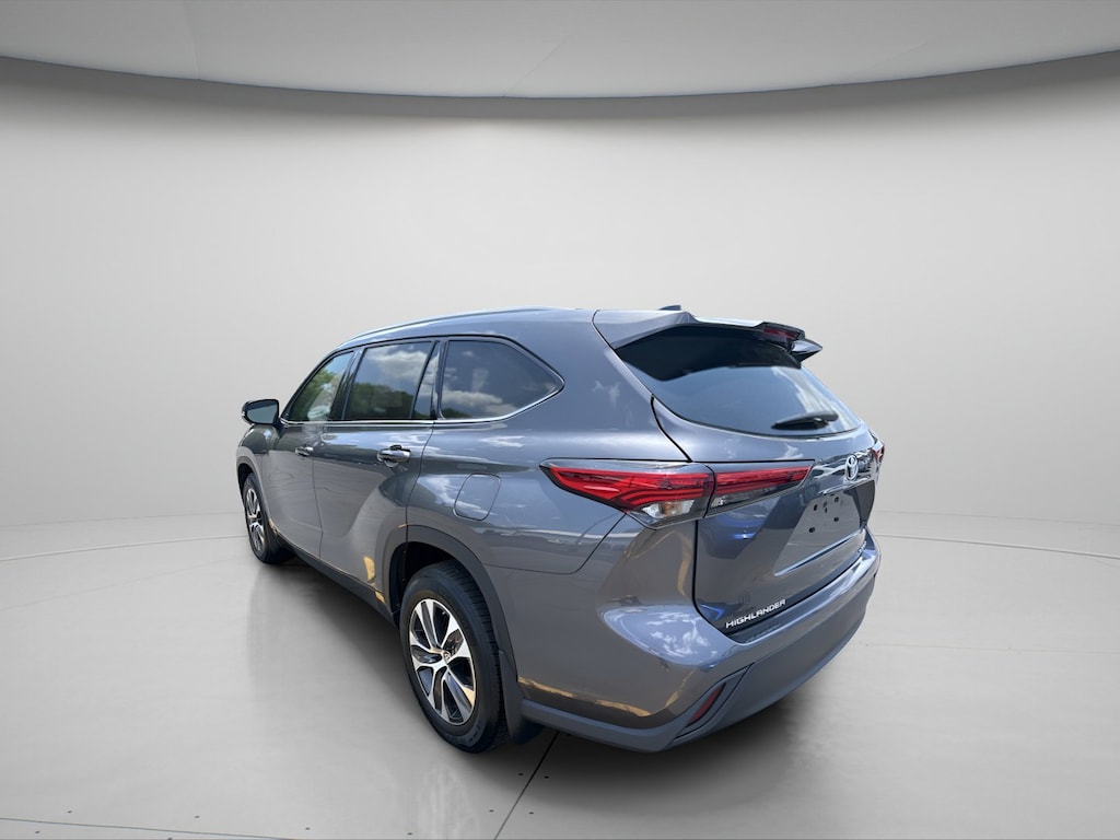 Used 2022 Toyota Highlander XLE SUV