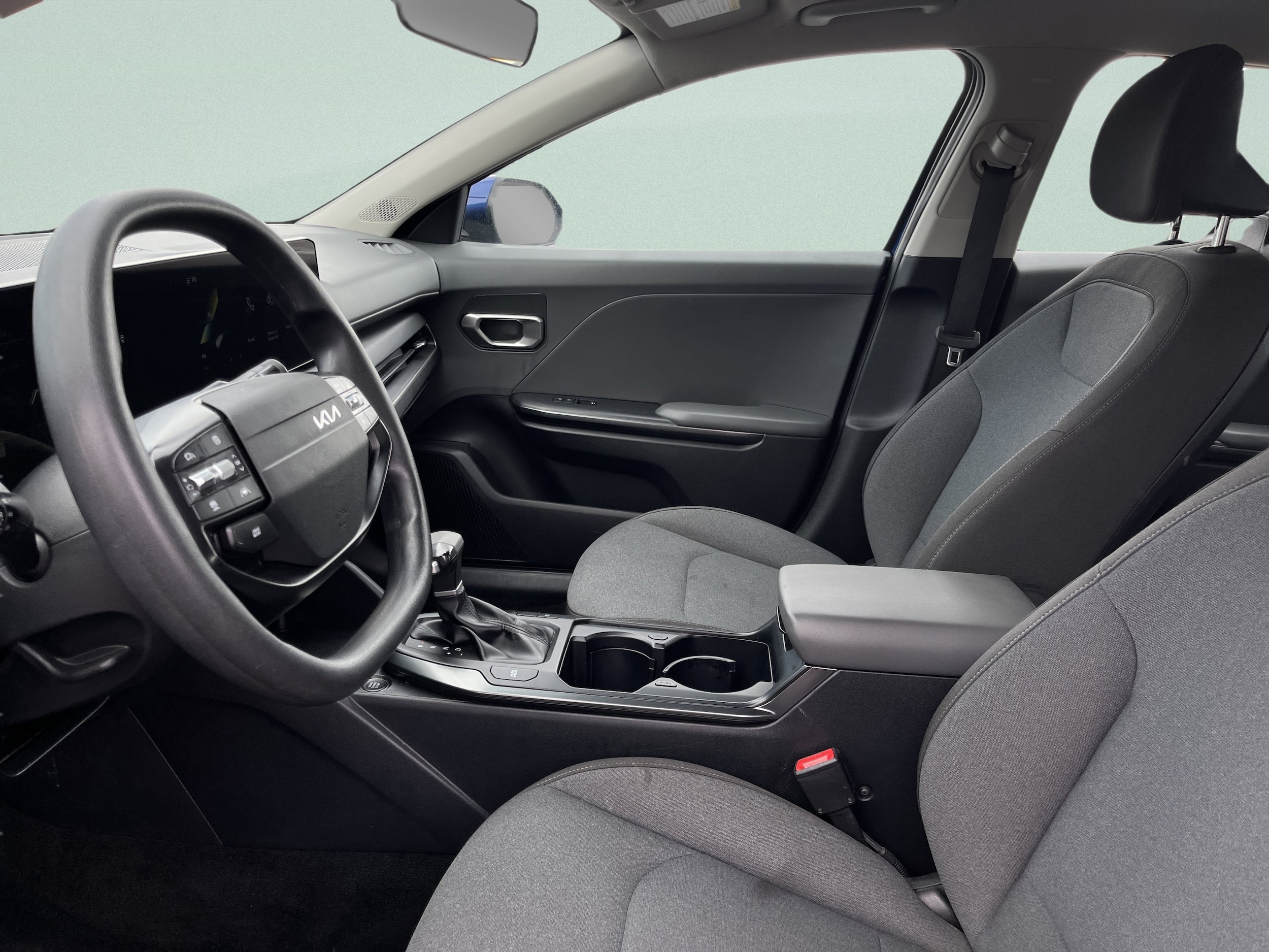 2025 Kia K4 LXS - Photo 15