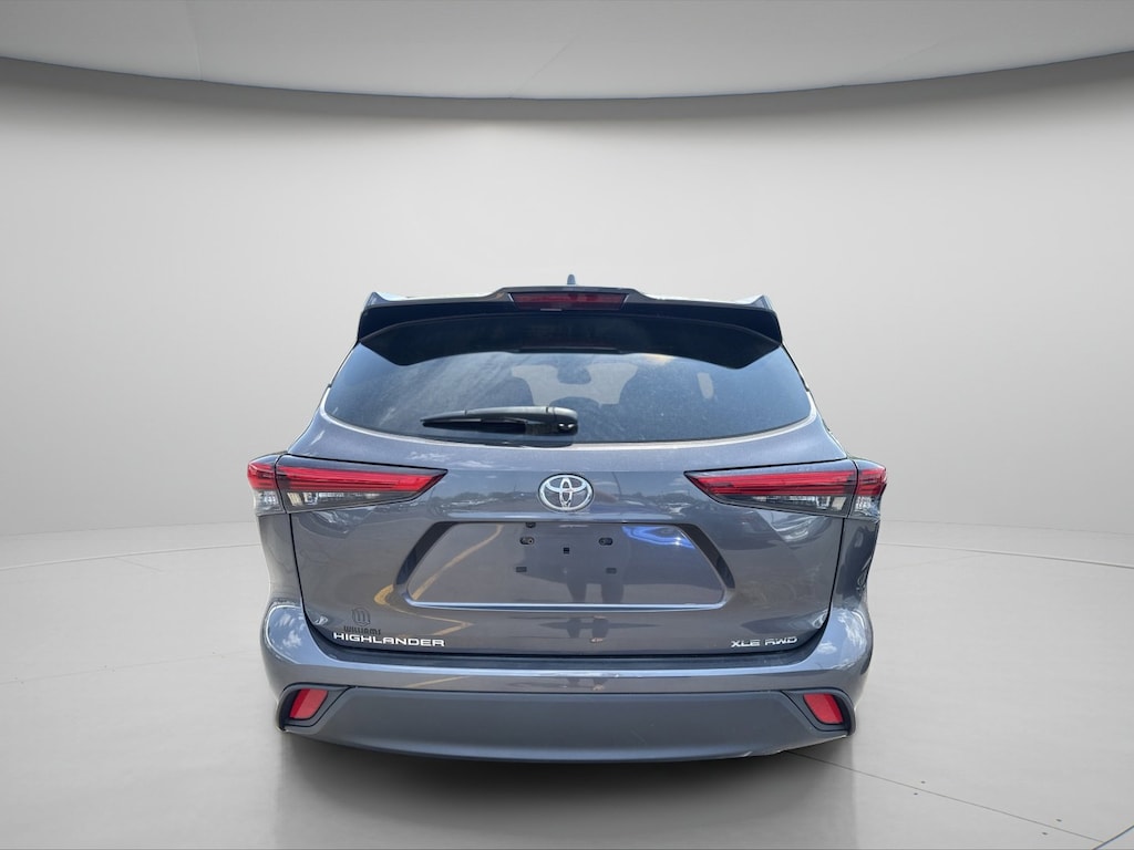 Used 2022 Toyota Highlander XLE SUV