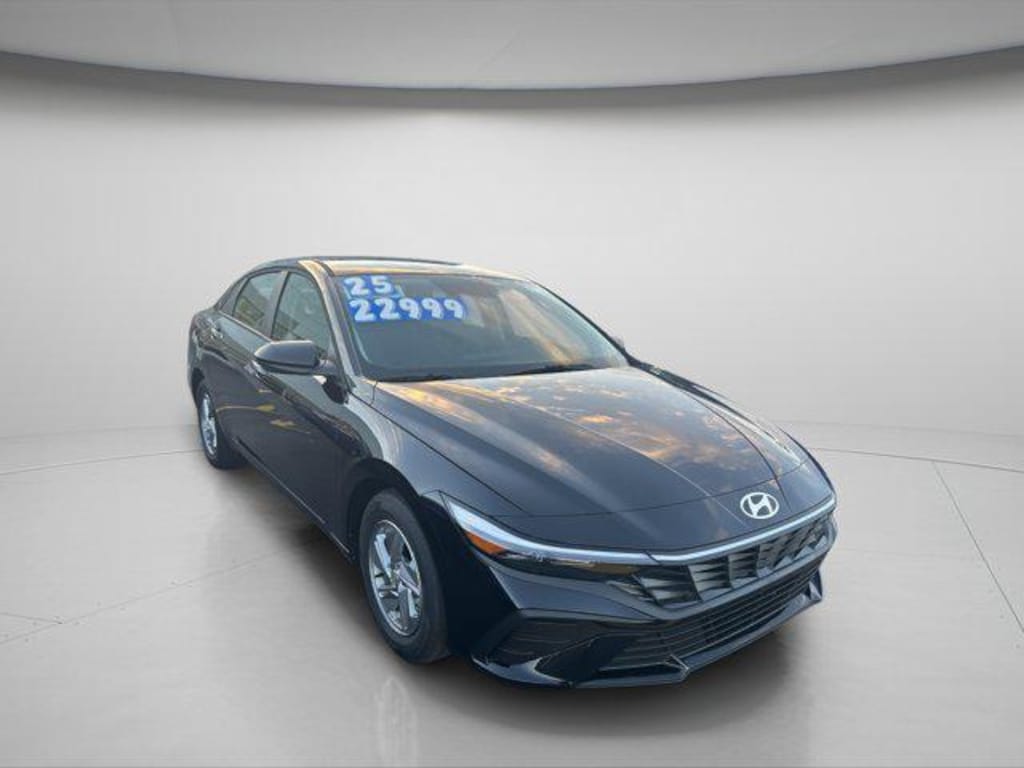 New 2025 Hyundai Elantra SE Sedan