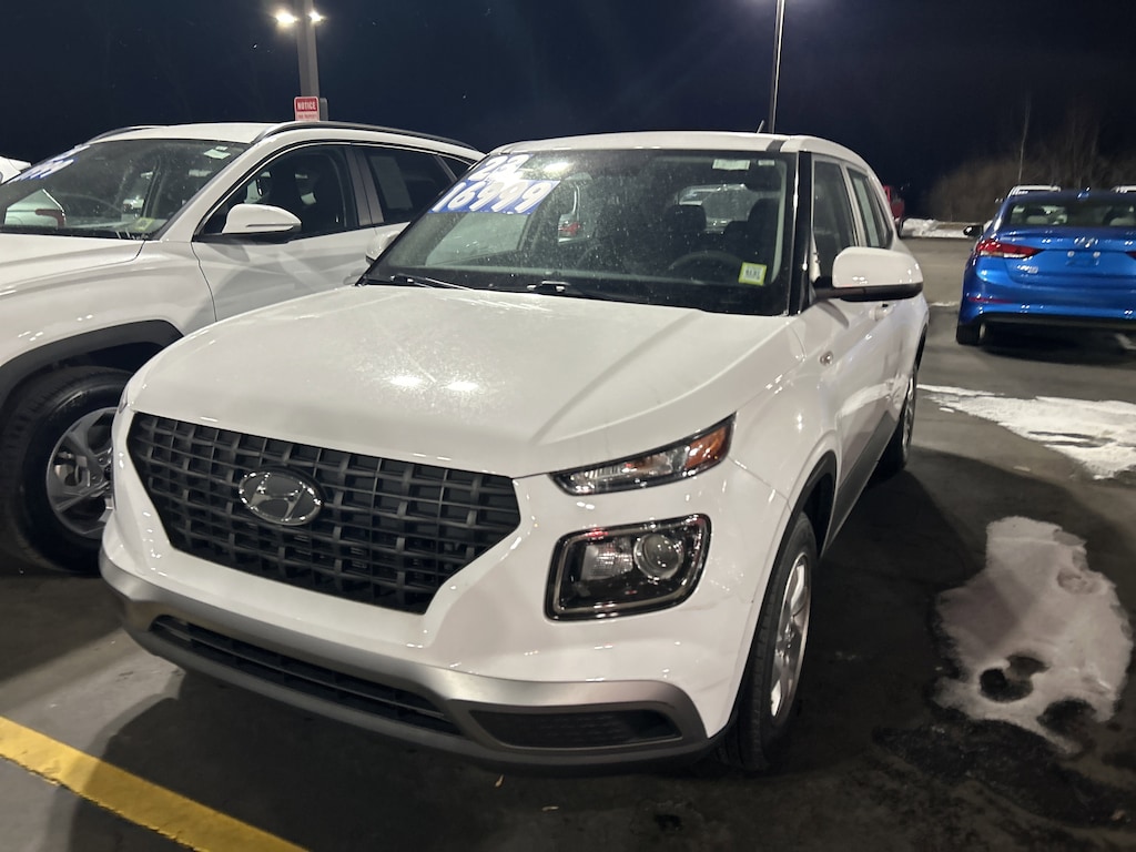 Used 2023 Hyundai Venue SE SUV