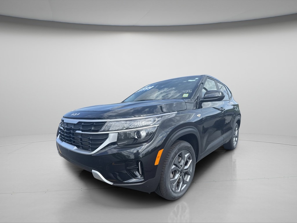 Used 2024 Kia Seltos LX SUV