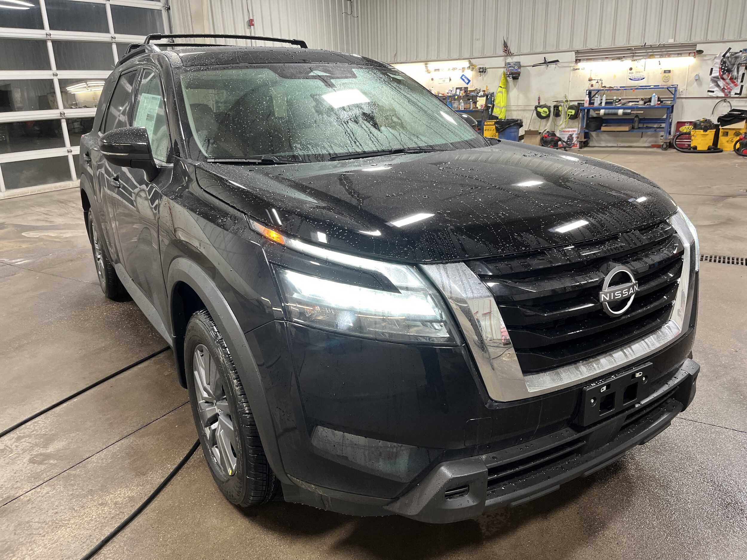 2025 Nissan Pathfinder SV photo 3