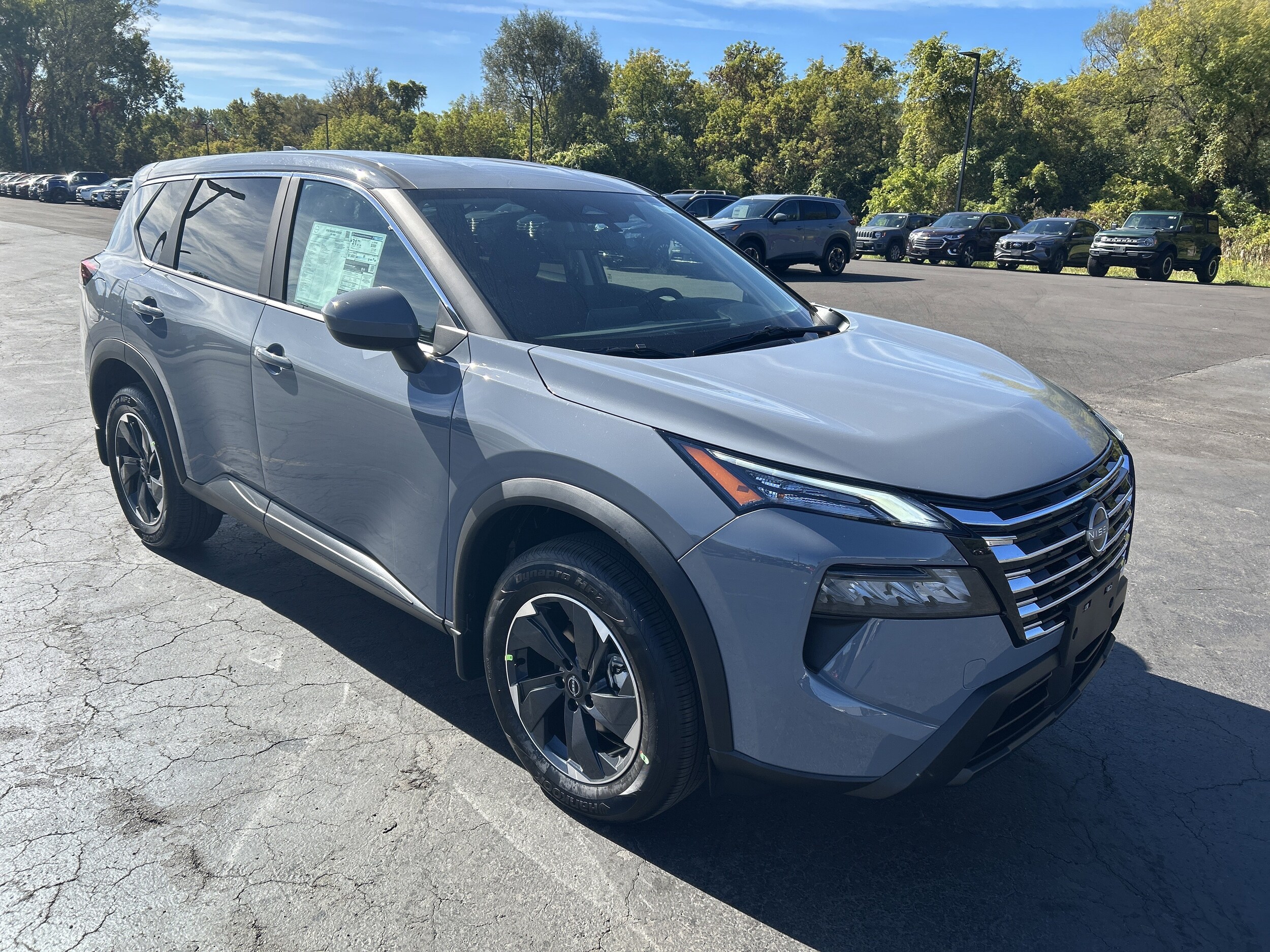 2026 Nissan Rogue SV photo 2
