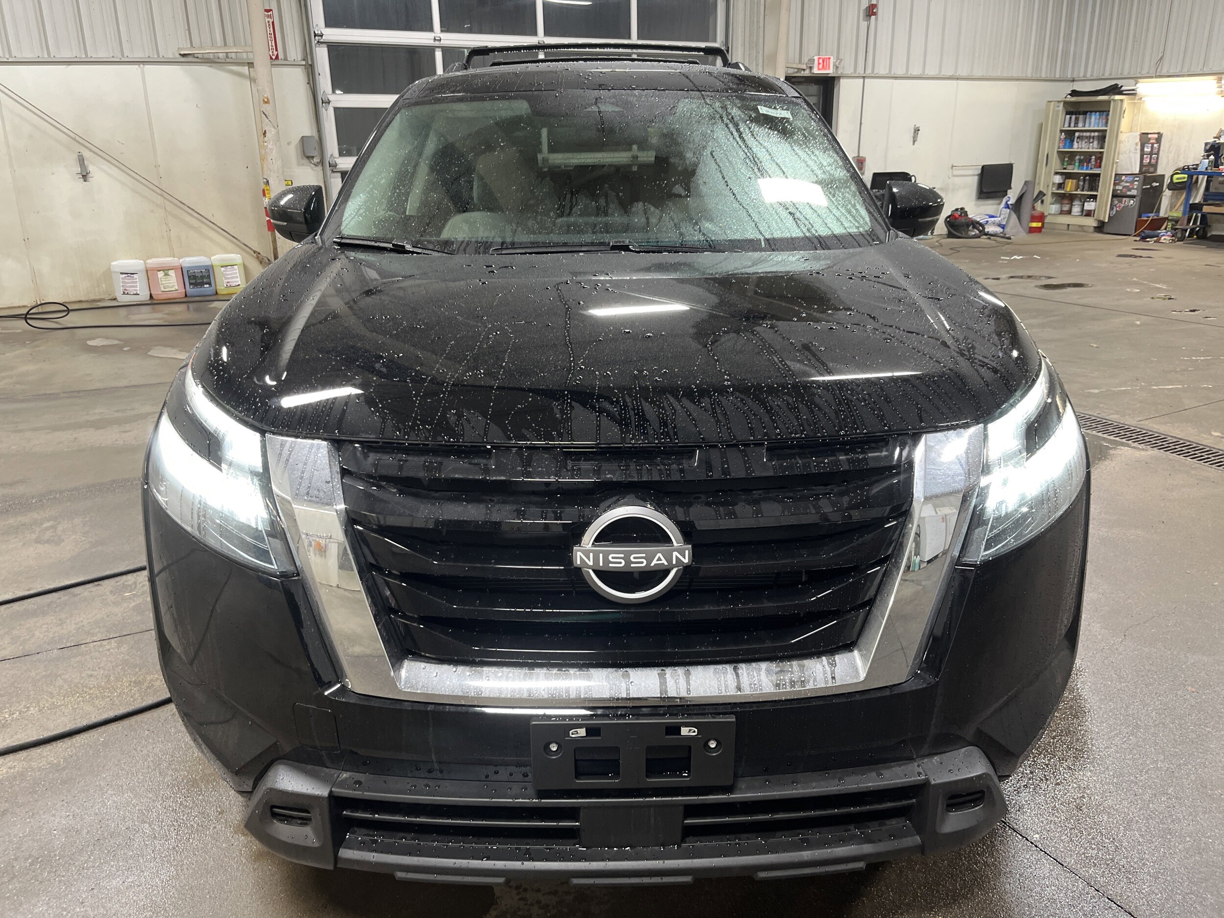 2025 Nissan Pathfinder SV photo 2