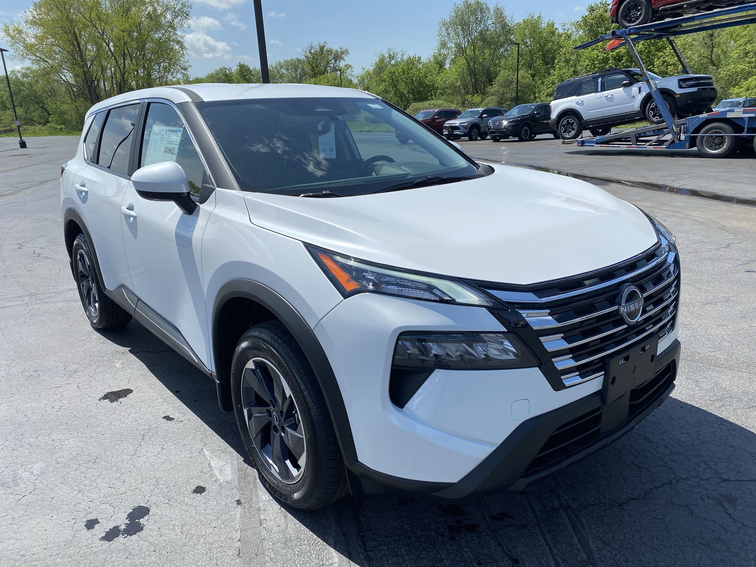 2025 Nissan Rogue SV photo 3