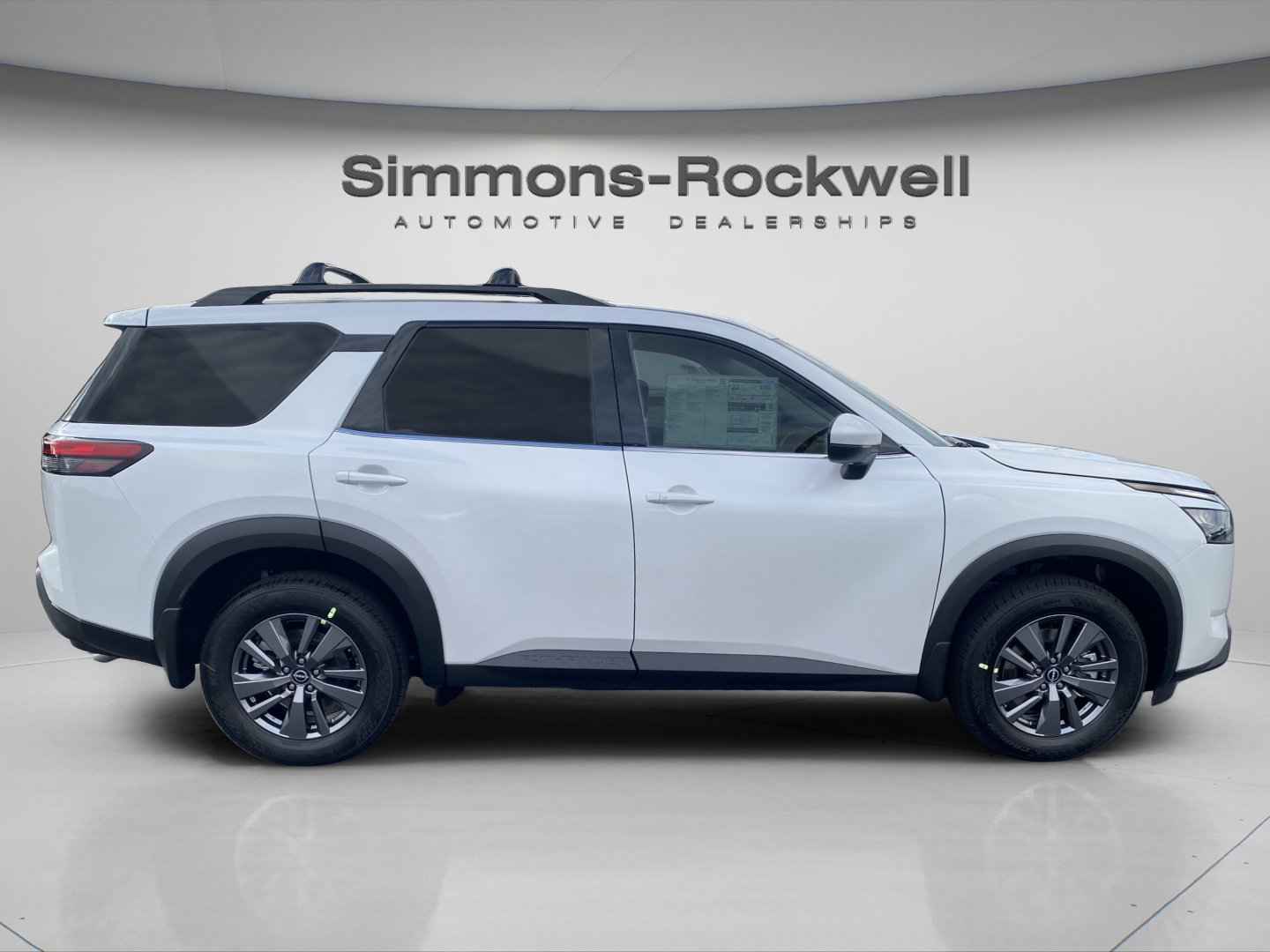2025 Nissan Pathfinder SV photo 4