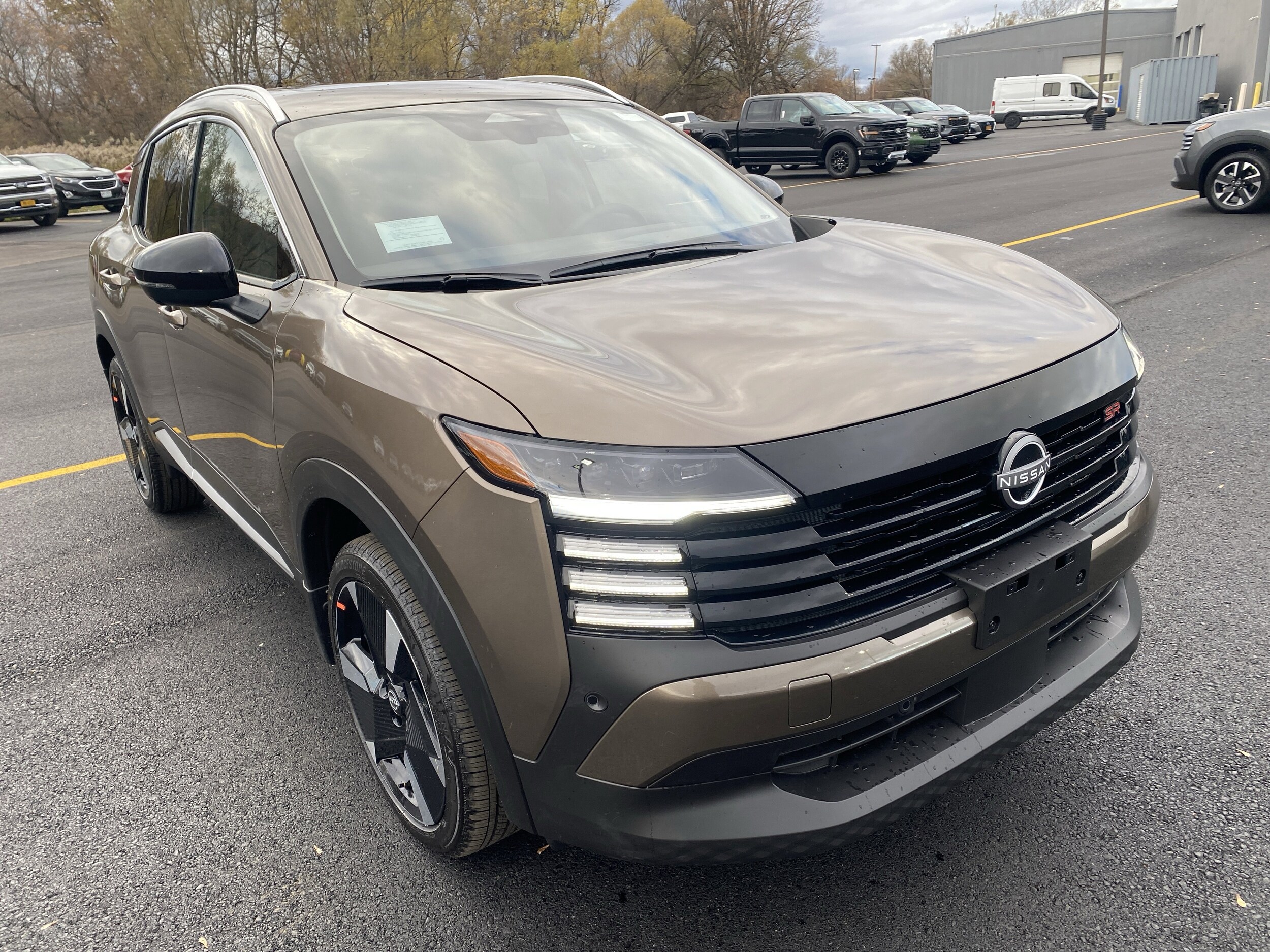 2026 Nissan Kicks SR photo 3