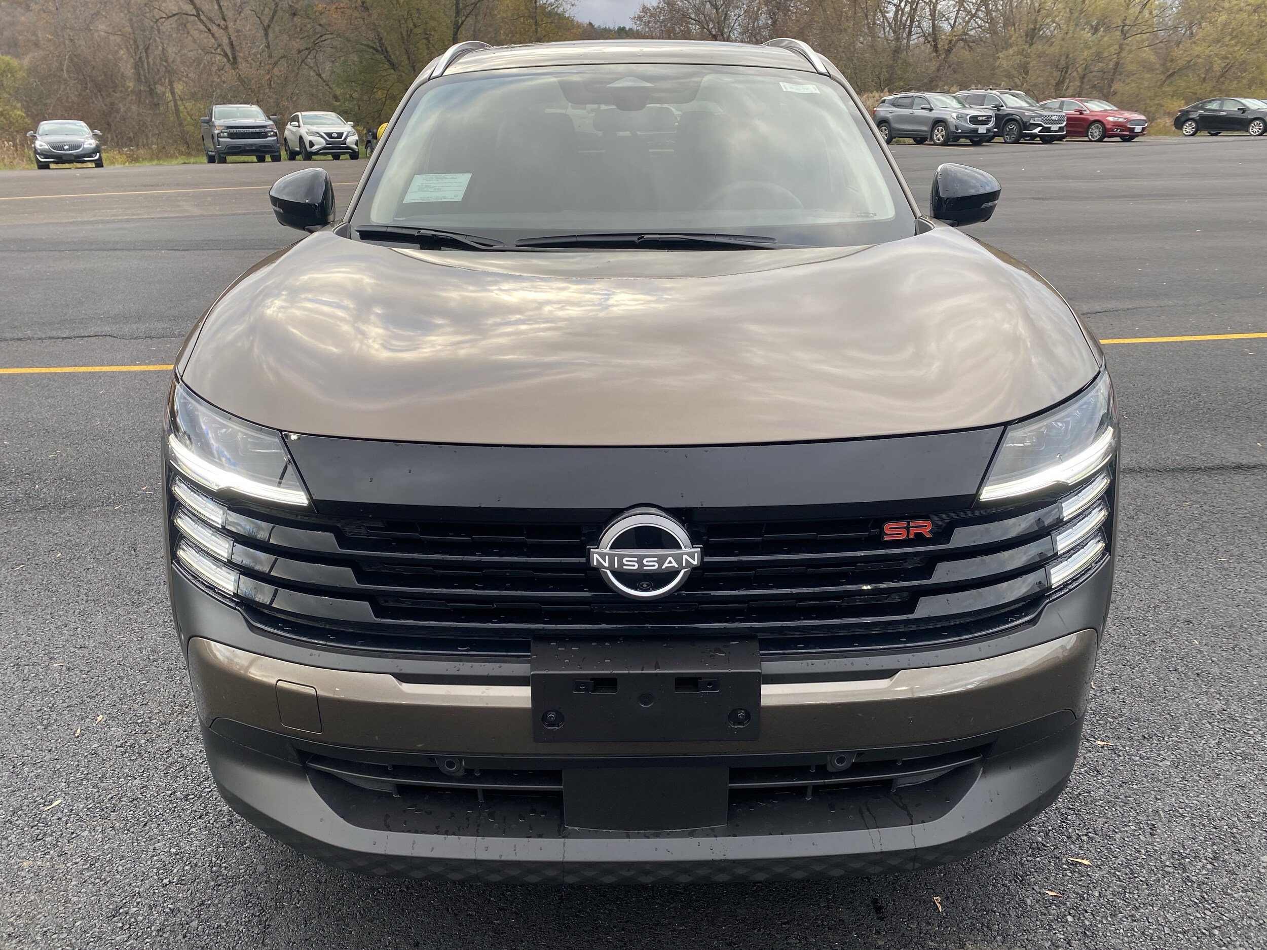 2026 Nissan Kicks SR photo 2