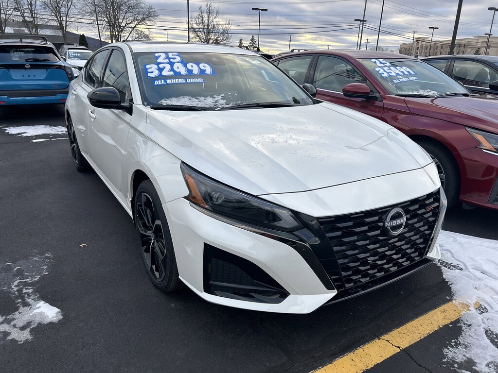 New 2025 Nissan Altima SR Sedan