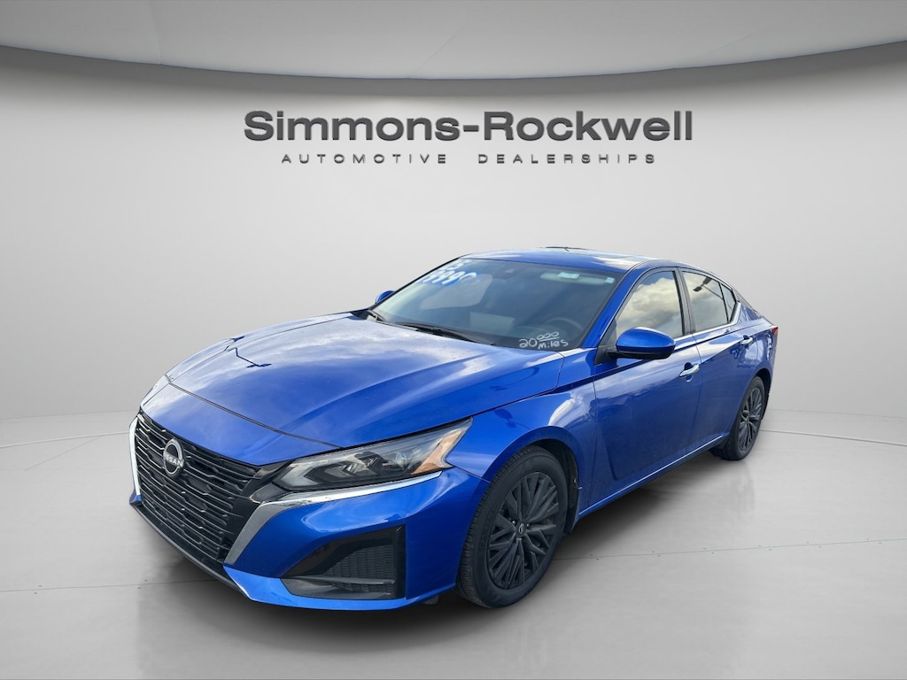 Used 2025 Nissan Altima SV Sedan