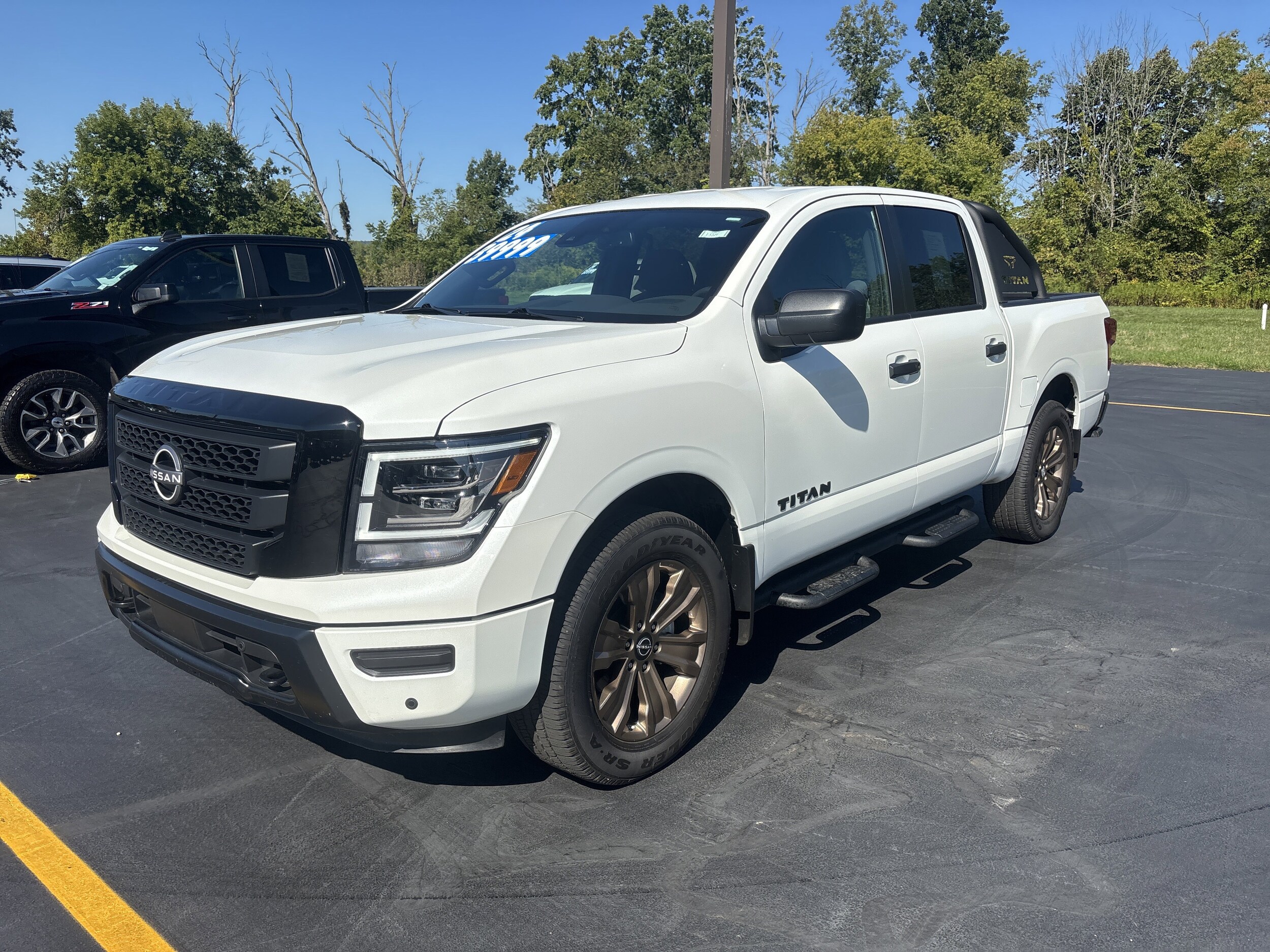 2024 Nissan Titan SV photo 2