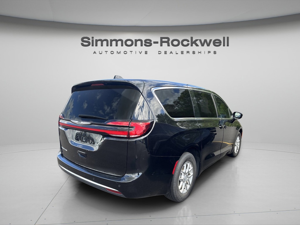 Used 2025 Chrysler Pacifica Select Van Passenger Van