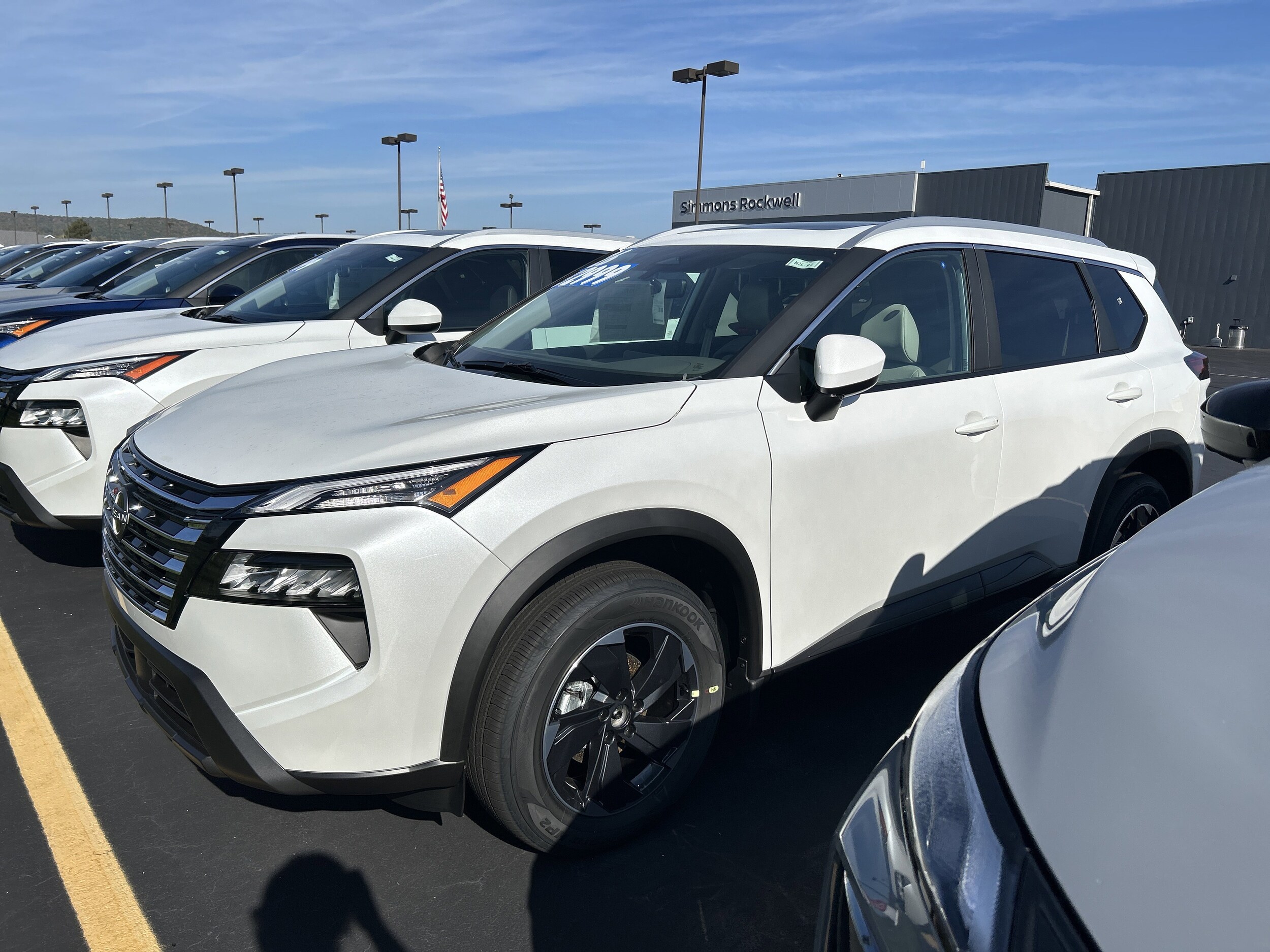 2026 Nissan Rogue SV photo 2