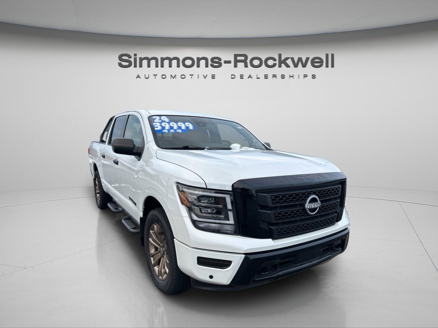 2024 Nissan Titan SV's photo