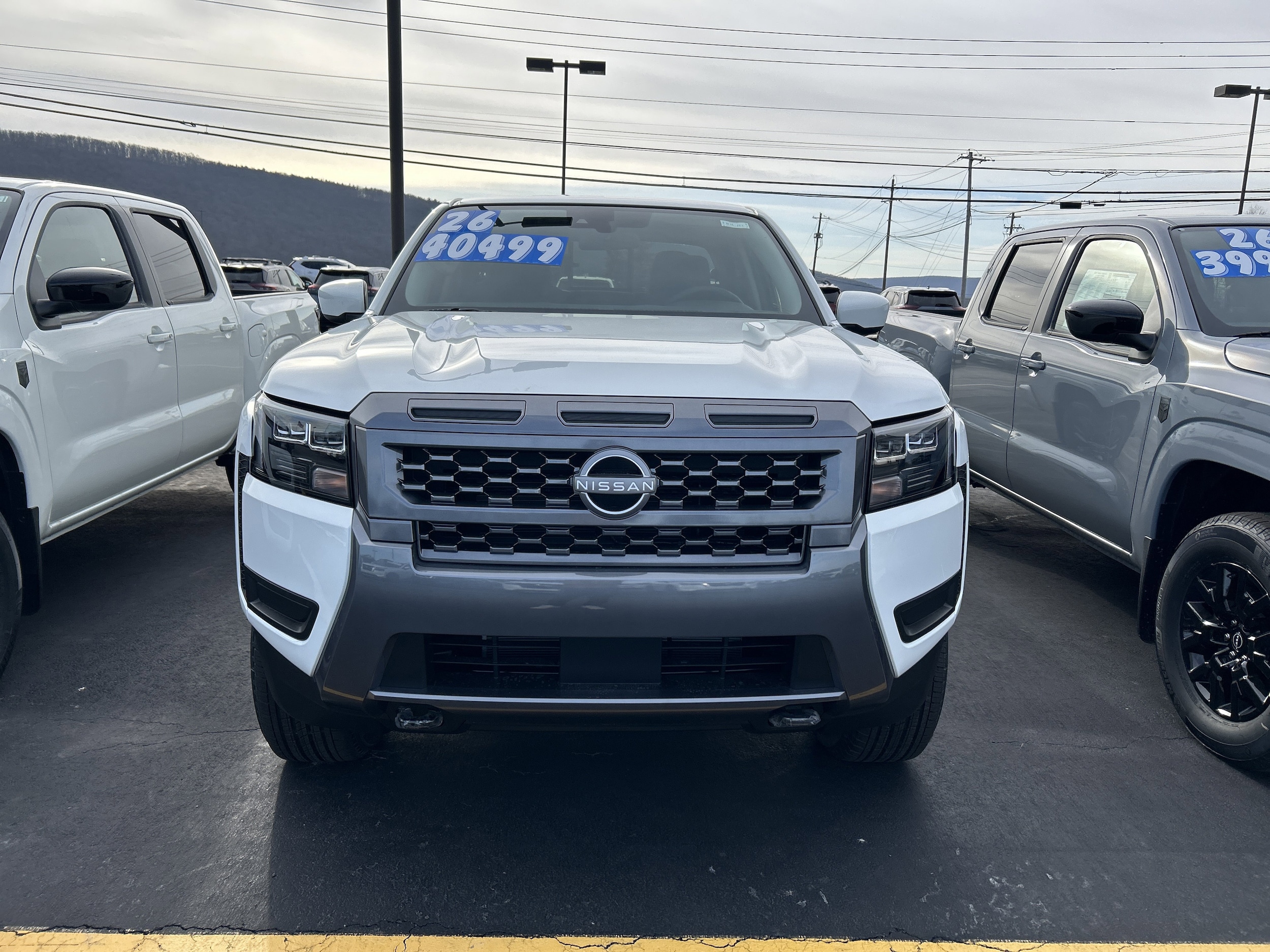 2026 Nissan Frontier SV's photo