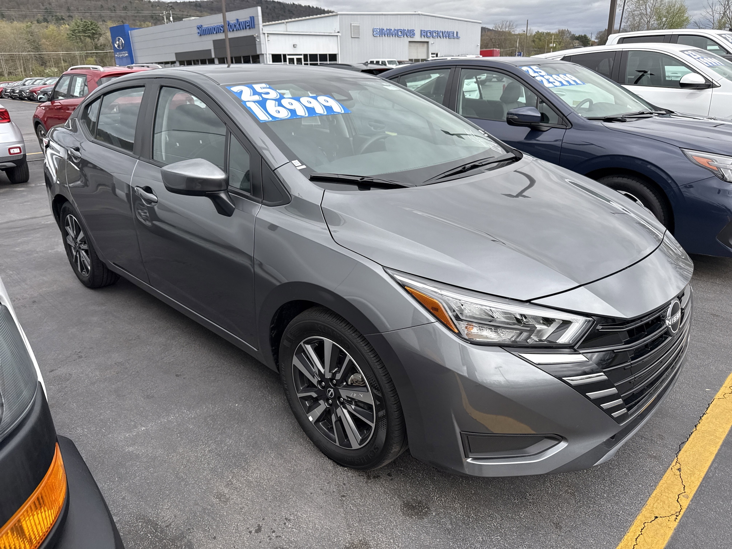 2025 Nissan Versa 1.6 SV CVT's photo