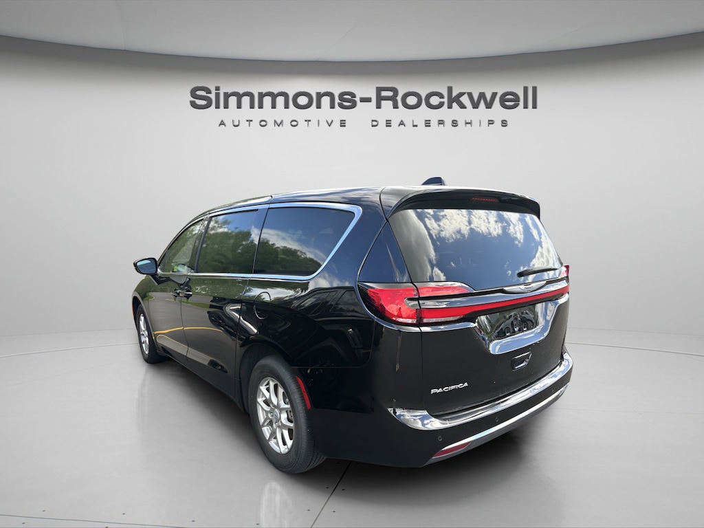 Used 2025 Chrysler Pacifica Select Van Passenger Van