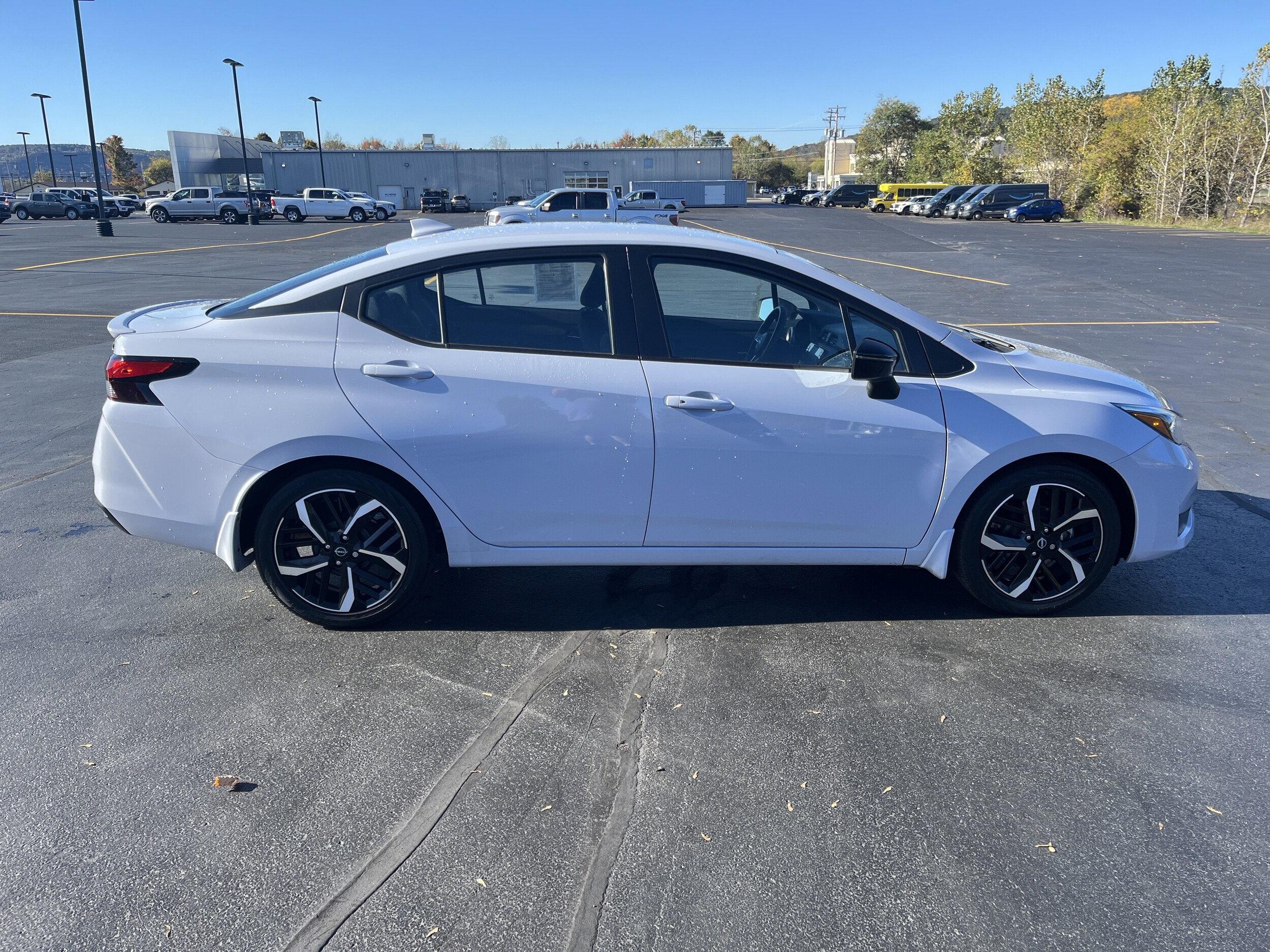 2024 Nissan Versa SR photo 3