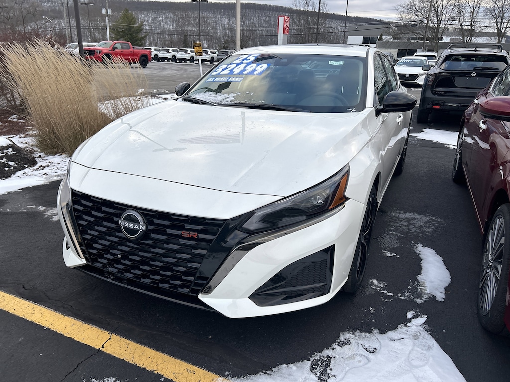 New 2025 Nissan Altima SR Sedan