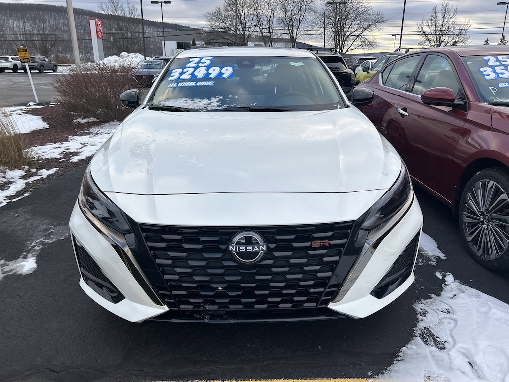 New 2025 Nissan Altima SR Sedan