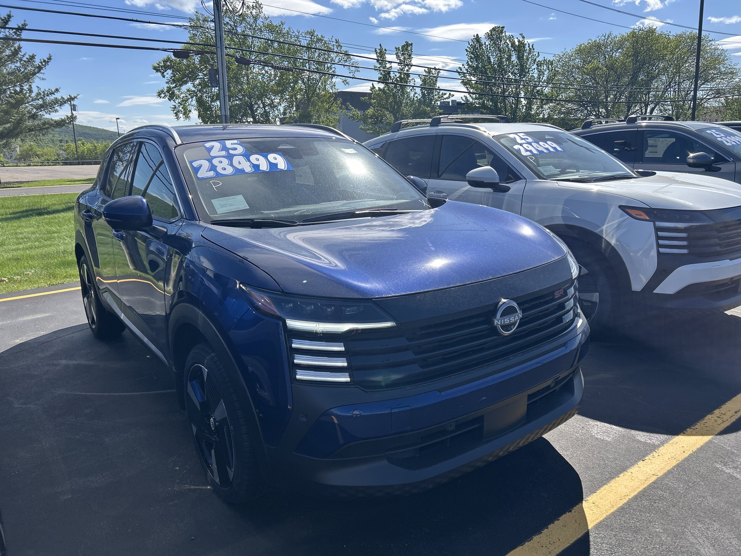 2025 Nissan Kicks SR photo 3