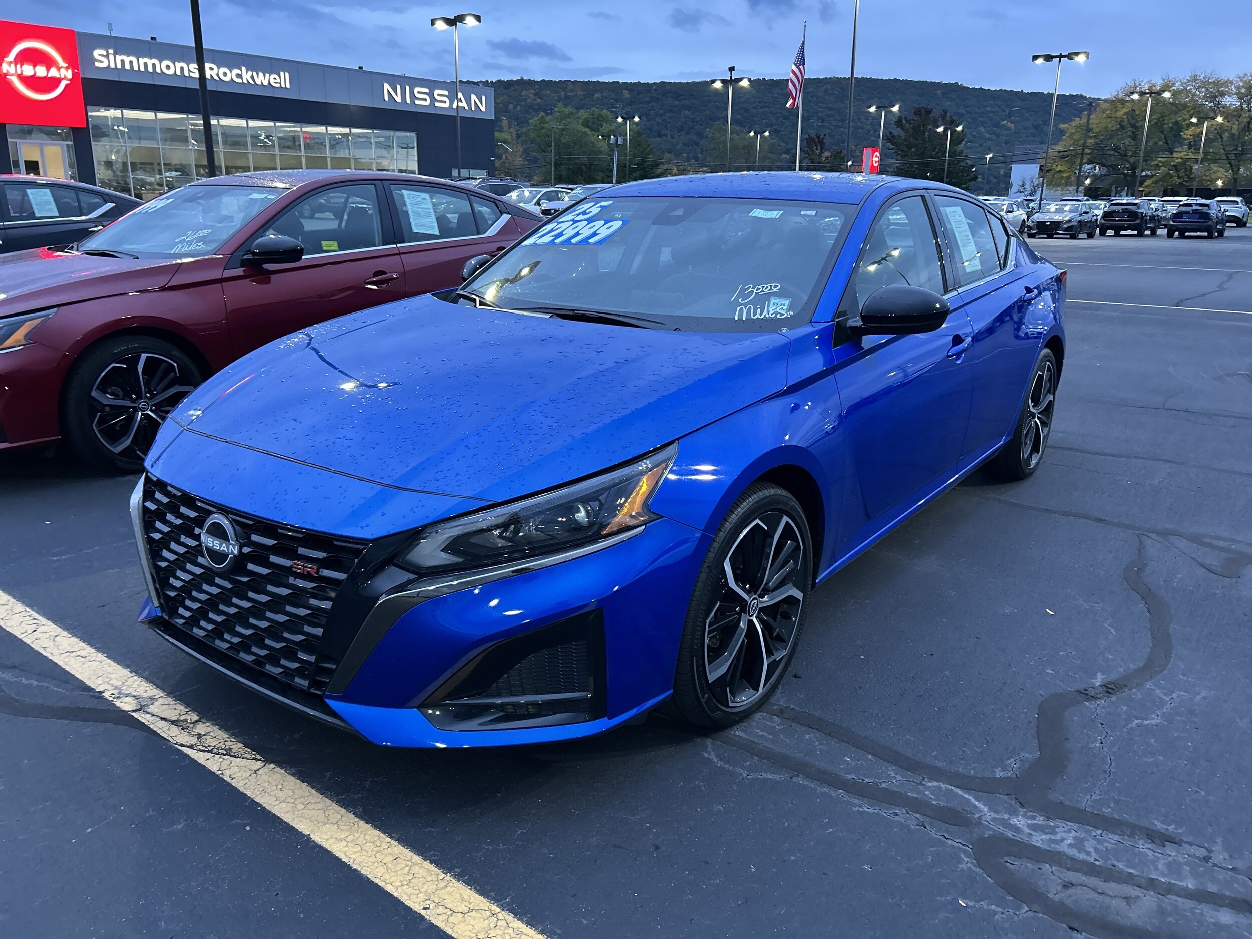 2025 Nissan Altima SR photo 2