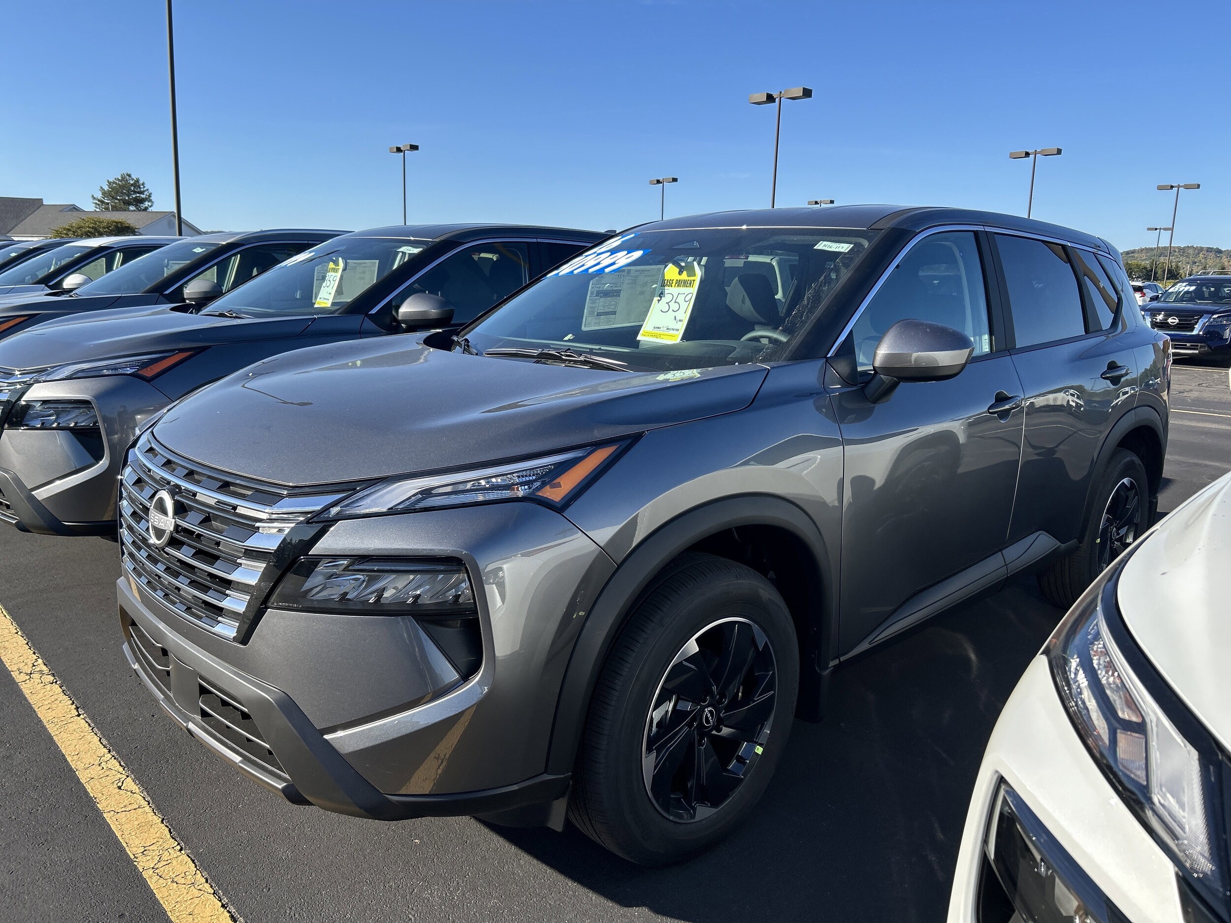 2026 Nissan Rogue SV photo 2