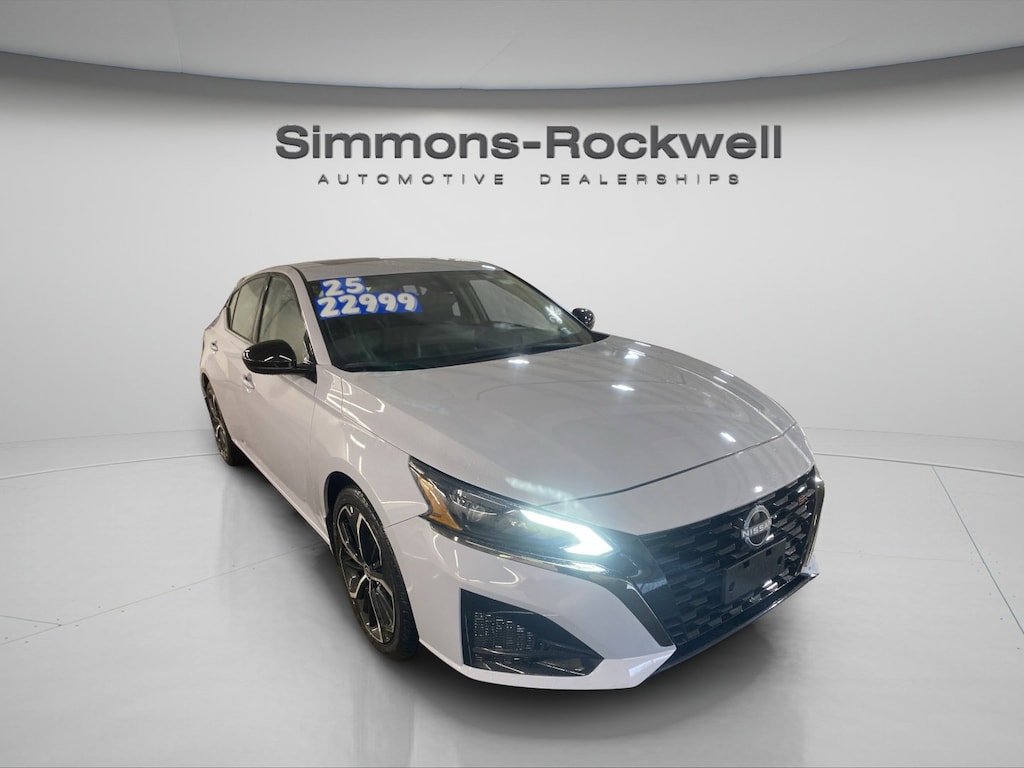 Used 2025 Nissan Altima SR Sedan