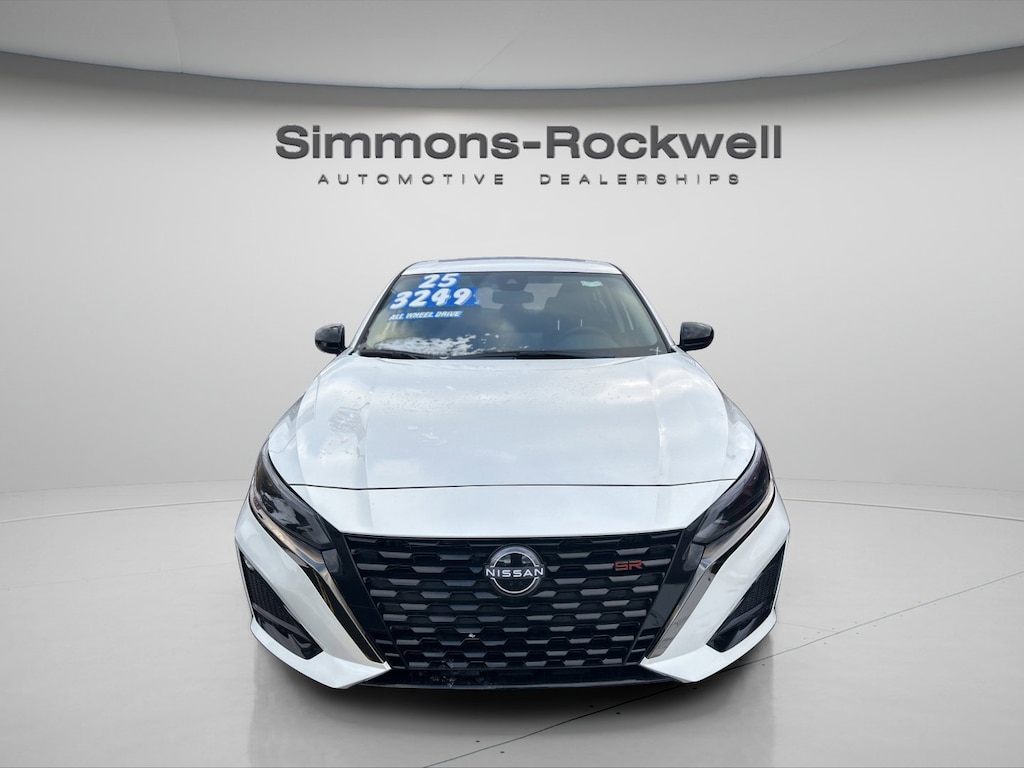 New 2025 Nissan Altima SR Sedan