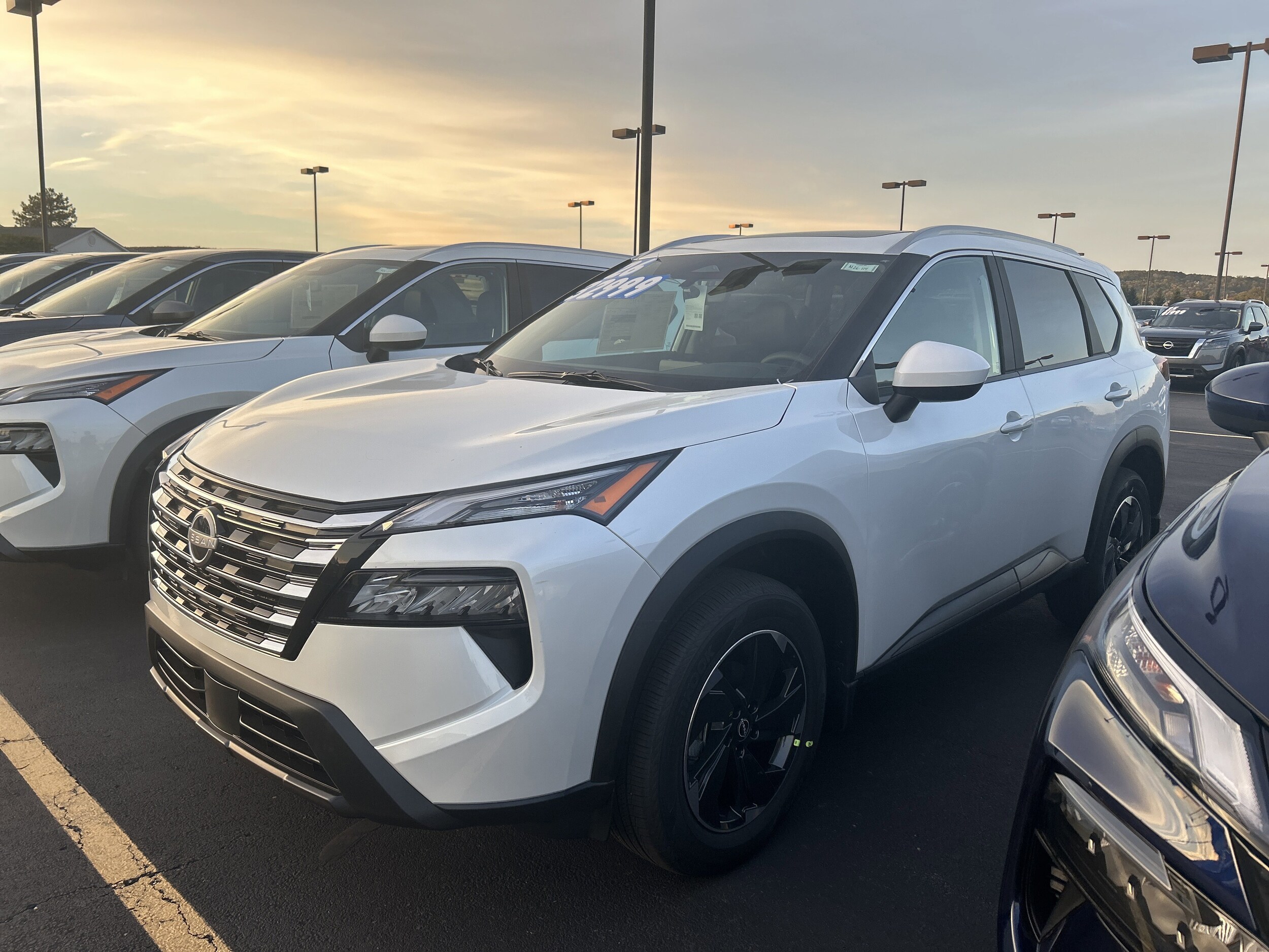 2026 Nissan Rogue SV photo 2