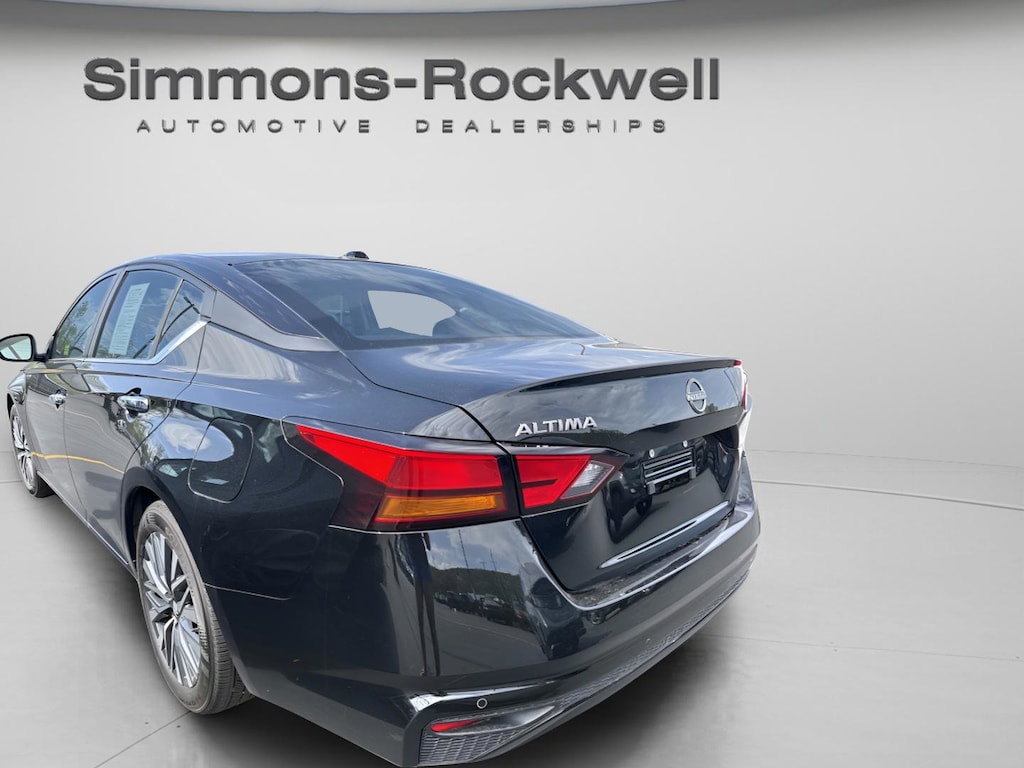 Used 2025 Nissan Altima SV Sedan